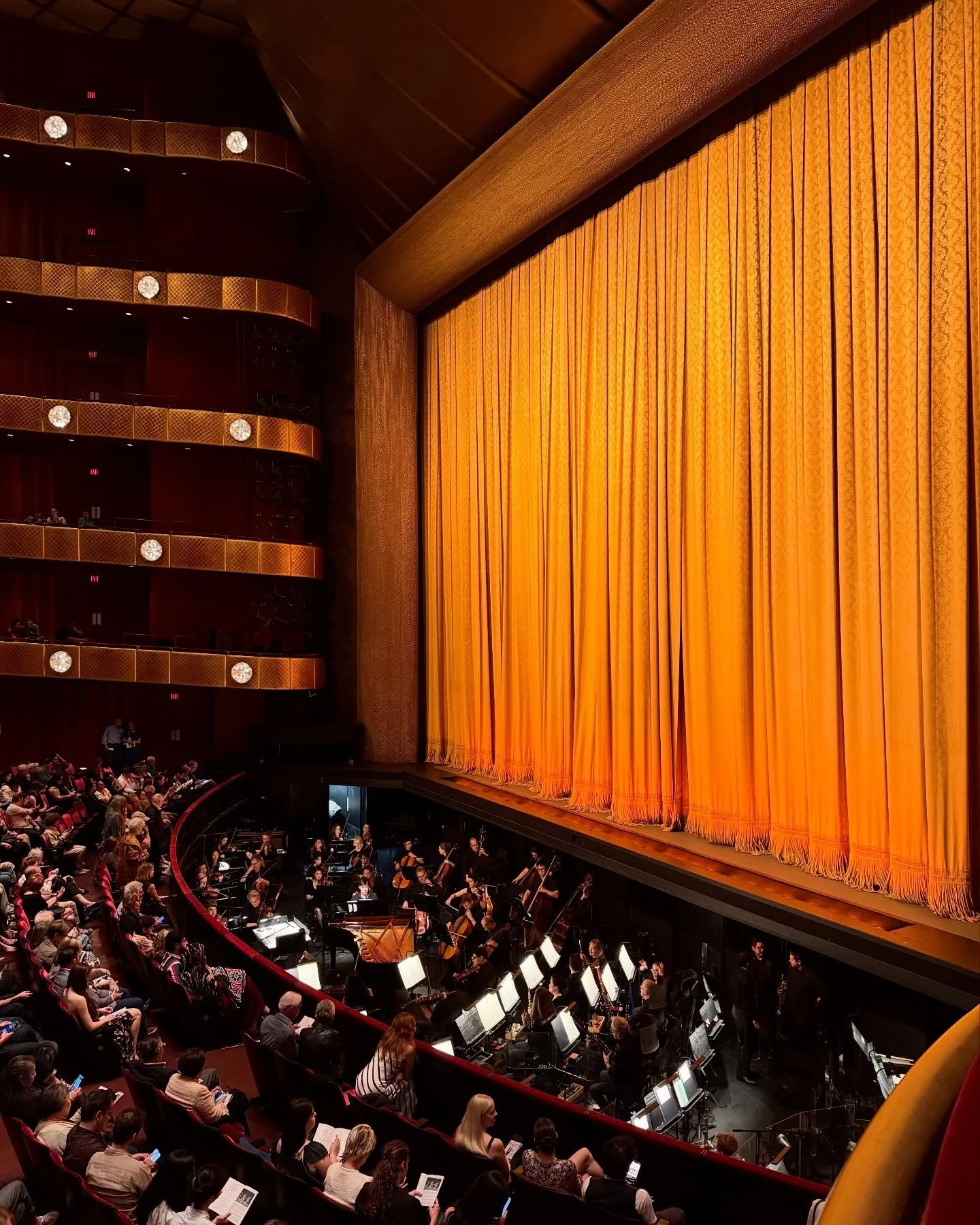 Q4 | contrasty moments