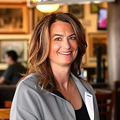 Robin Bernhart_400x400.jpg