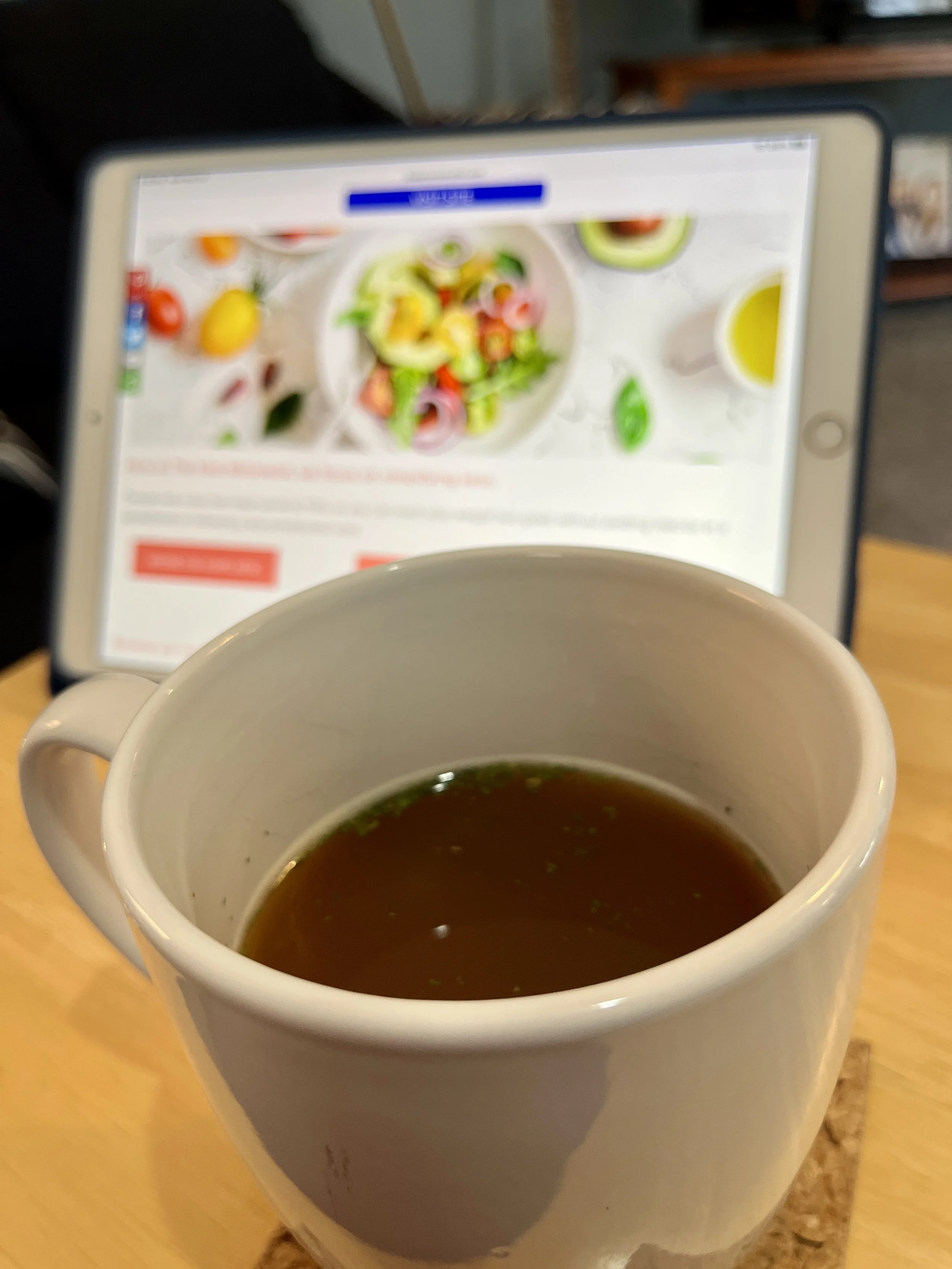 Dr. Kellyann's Bone Broth Breakthrough Book Review — The Keto Minimalist