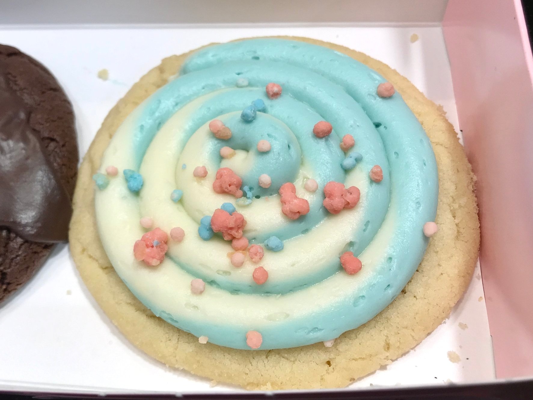 How to Eat Crumbl Cookies on a Keto Diet Carbs, Calories, and