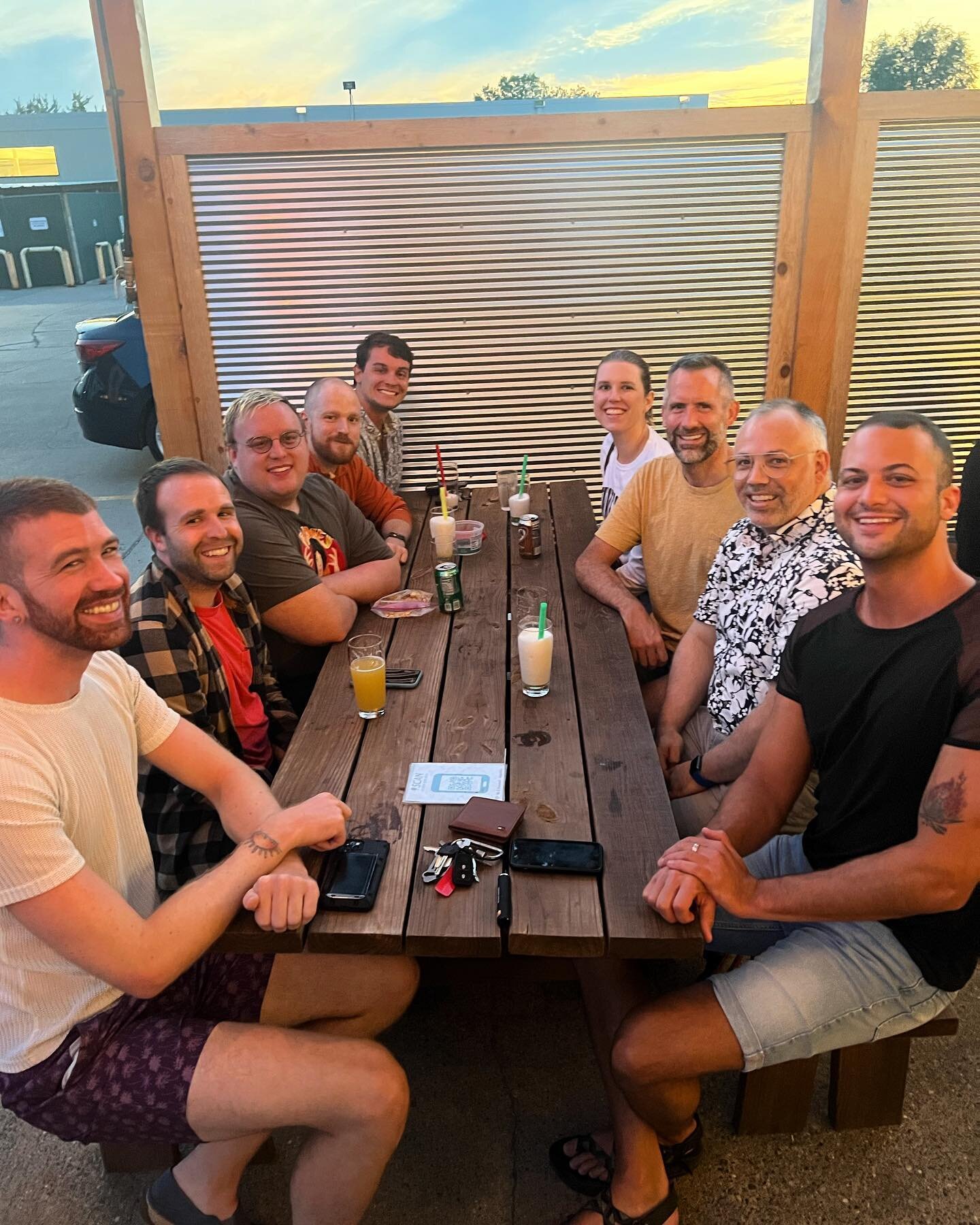 A little post-practice social with the team ☺️ Where is summer going?!
.
.
.
 #mniceswimclub #mastersswimming #usms #igla #minnesotamastersswimming #swimming #gayswimteam #queerswimming #lgbtq