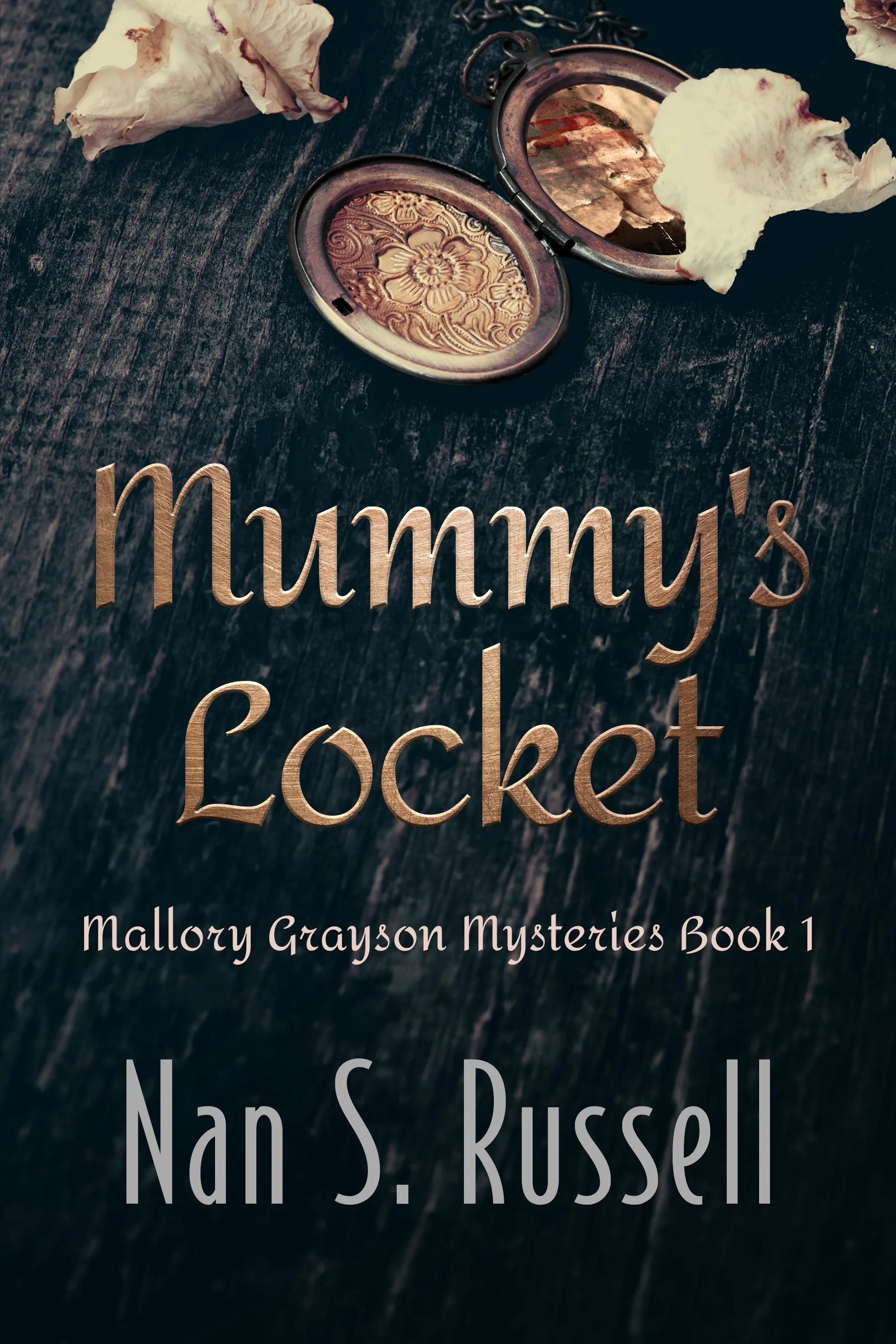 Mummy's Locket (Mallory Grayson Mysteries Book 1)