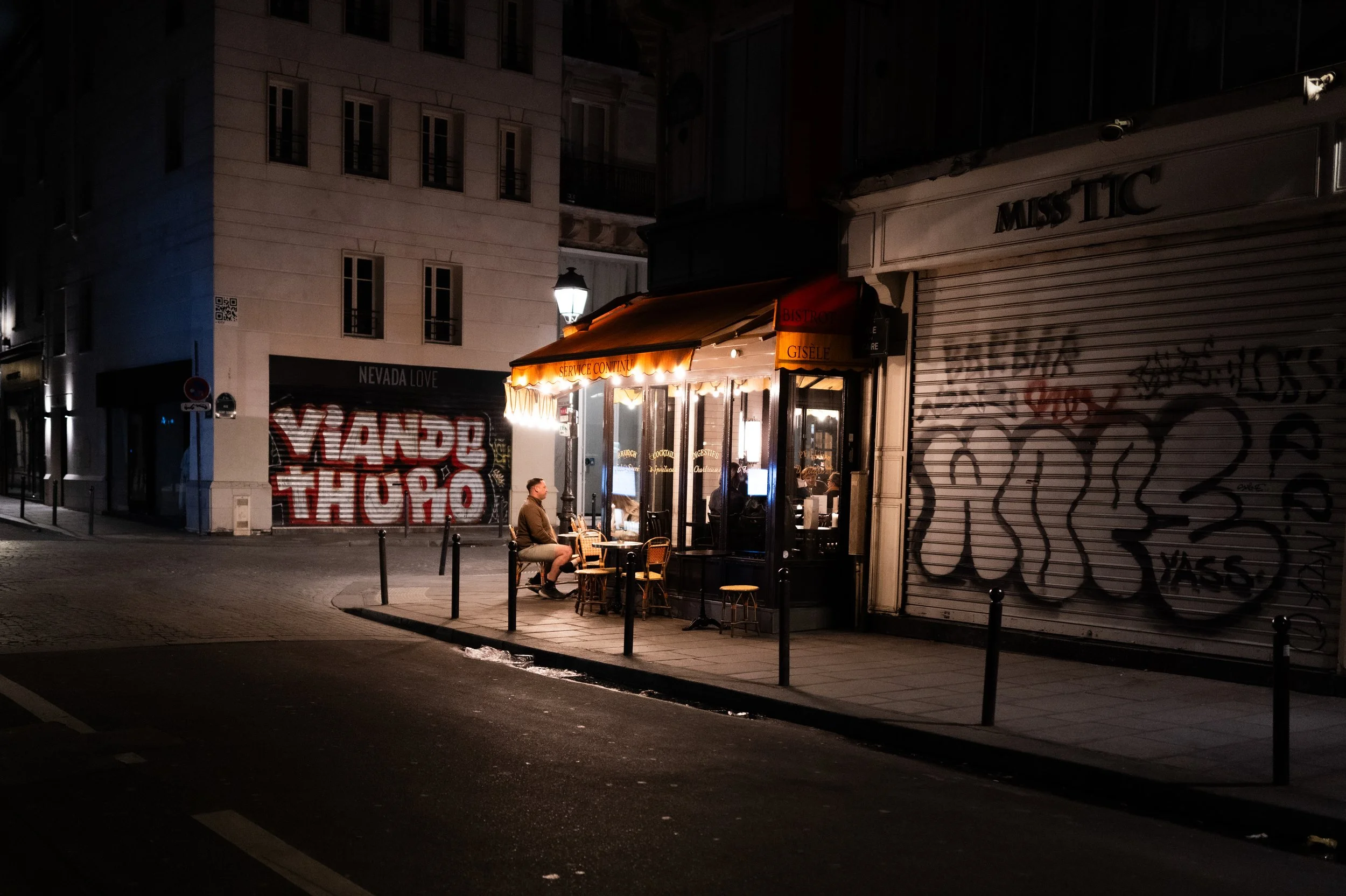 Cafe and graffiti