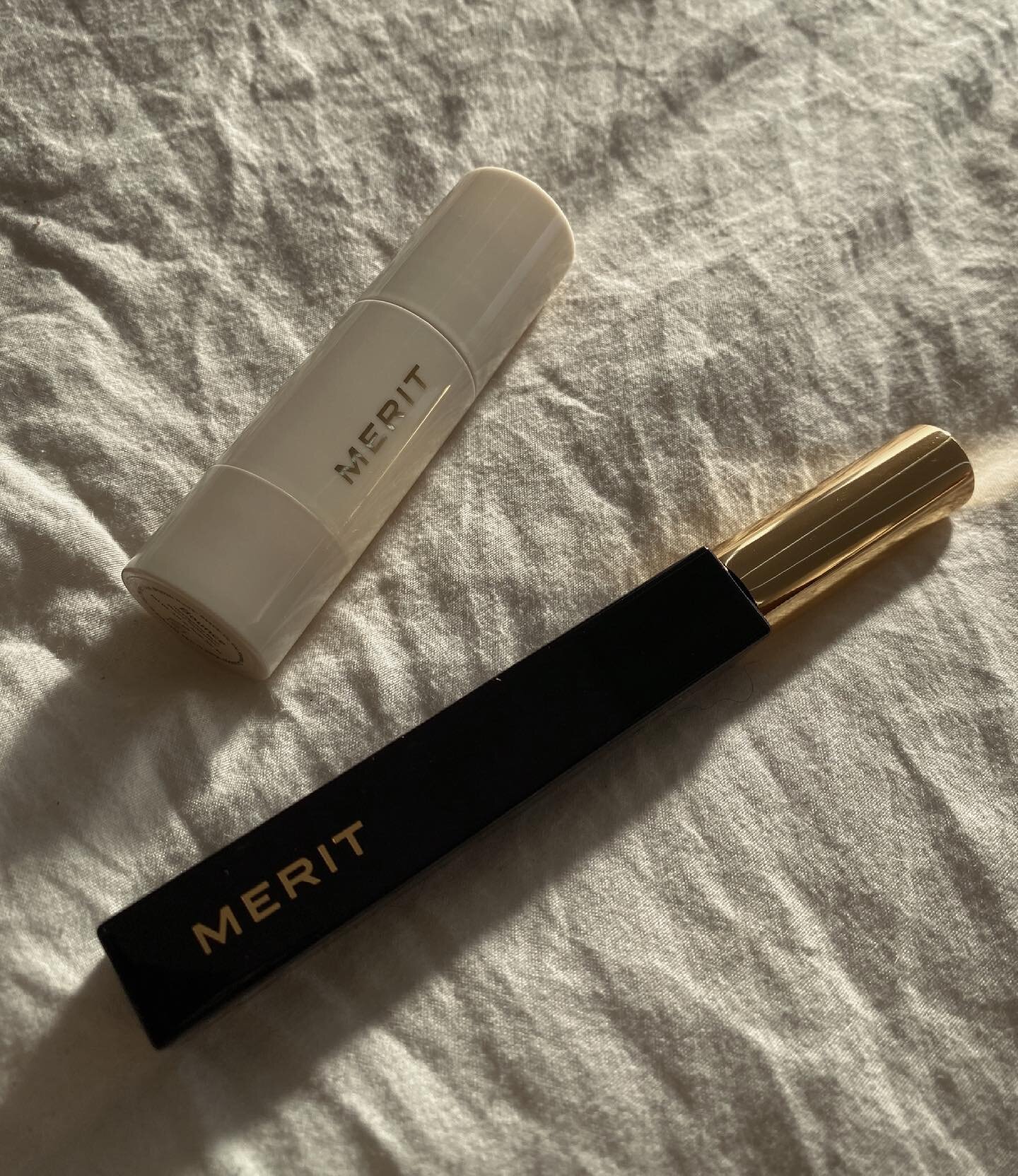 Simplify your life, trust me when I say, it is so much full-filling 🖤
Embracing my natural beauty with @merit essentials. 

#Merit #meritminimalist #beautyproducts #minimalistbrand #gifted