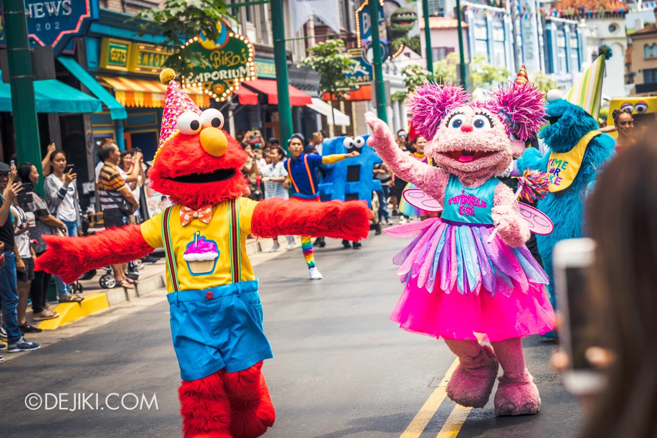 Universal-Studios-Singapore-Sesame-Street-50-Years-and-Counting-Celebration-Blowout-Party-intro-elmo-and-abby.jpeg