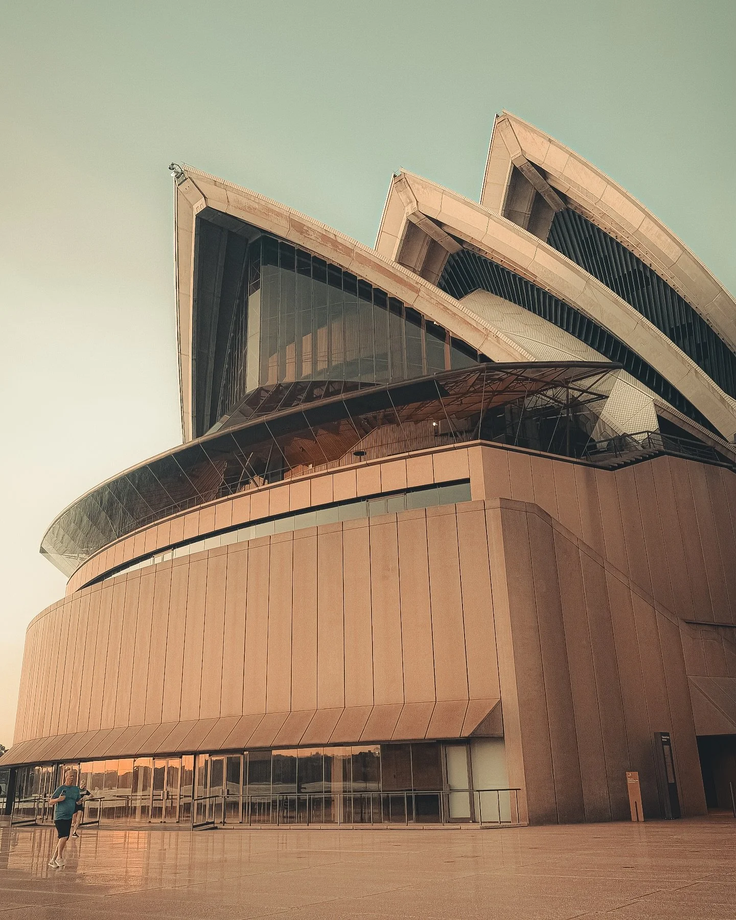 There&rsquo;s something about sunrise sessions that reset everything&mdash;fresh air, quiet streets, and the Opera House keeping you company.

Cardio doesn&rsquo;t always need a gym&mdash;sometimes the city itself becomes your track.
Grateful for mor