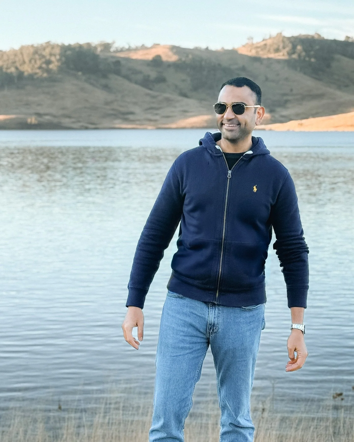 Winter roadtrips are underrated.
Crisp air, clear skies, and that perfect winter sun &mdash; exactly what the weekend called for. 
.
..
.
#WeekendVibes  #WinterSunshine #NatureEscape #DriveDays #LakeViews #ScenicRoute #nsw #roadtrip