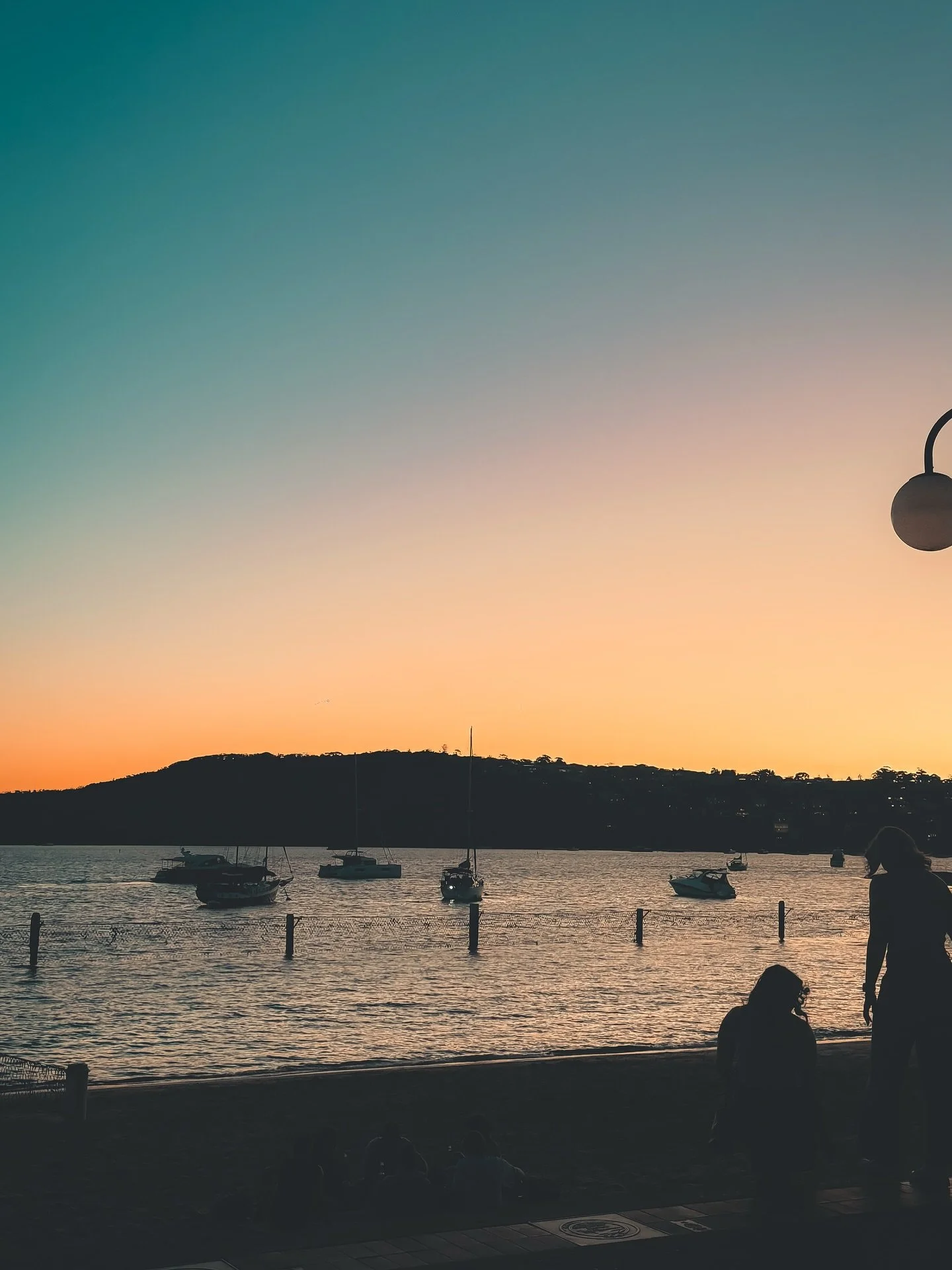 There&rsquo;s something about sunsets that reset your mind. You stop overthinking, stop rushing&hellip;and for a few minutes, everything just feels right where it is.
.
.
.
.
.
#ManlyBeachSunset #SydneyCoastline #GoldenHourSydney #ManlyVibes #SydneyM