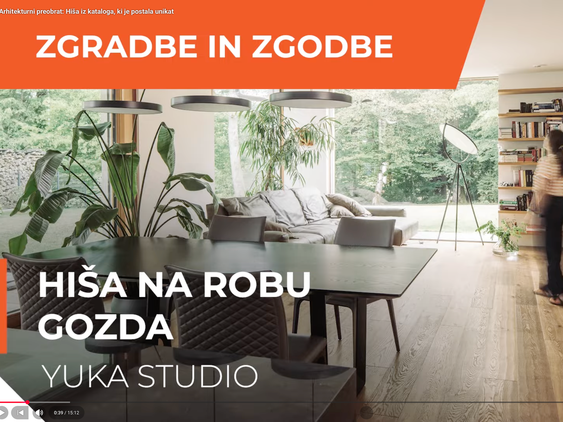 Hiša ob gozdu je iz kataloške hiše postala unikat. Hiša nima niti ene same stopnice. Oblikovana za par na Gorenjskem.