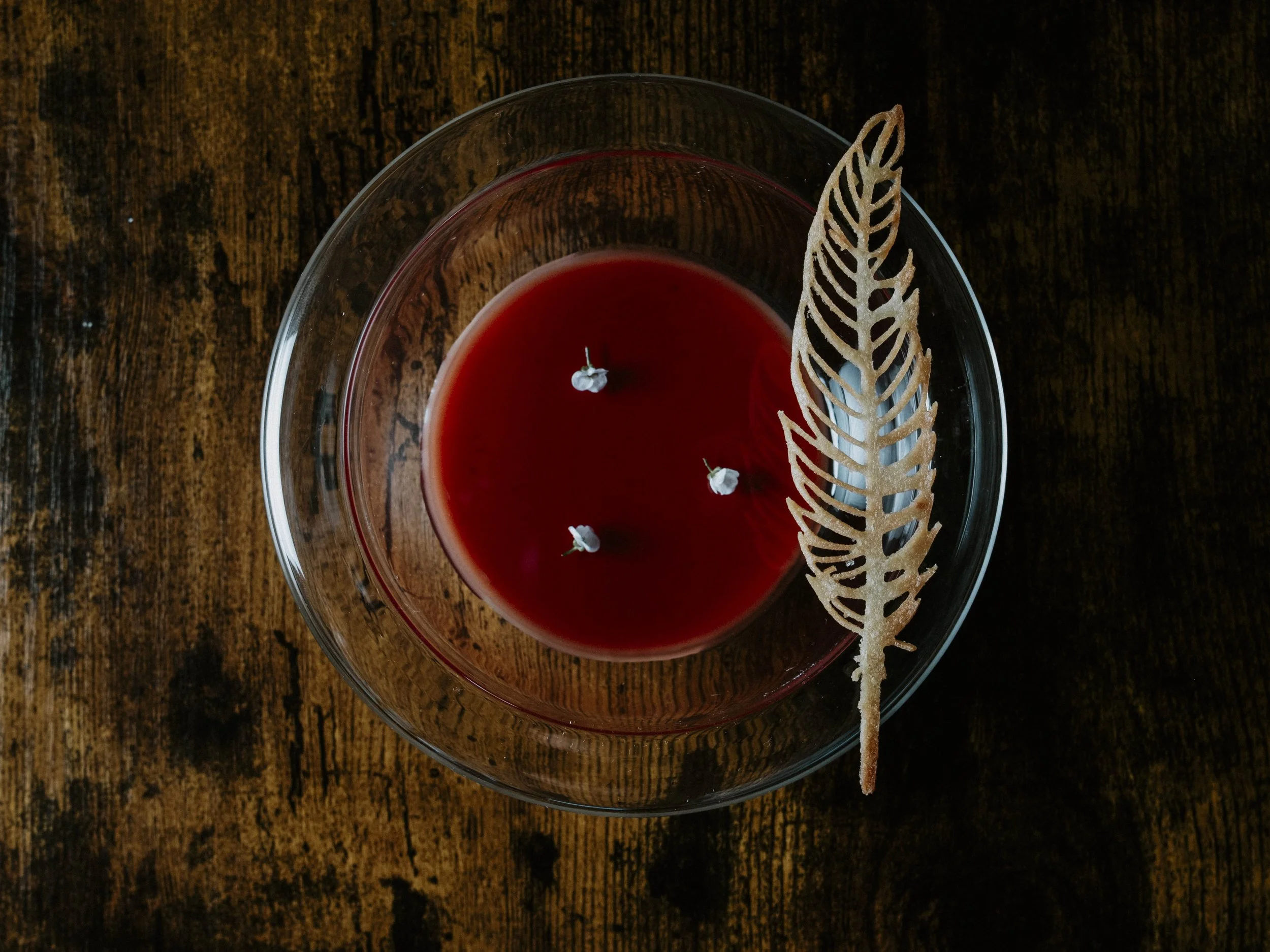  Foie gras cuajado, velo de pacharán y crujiente de almendra