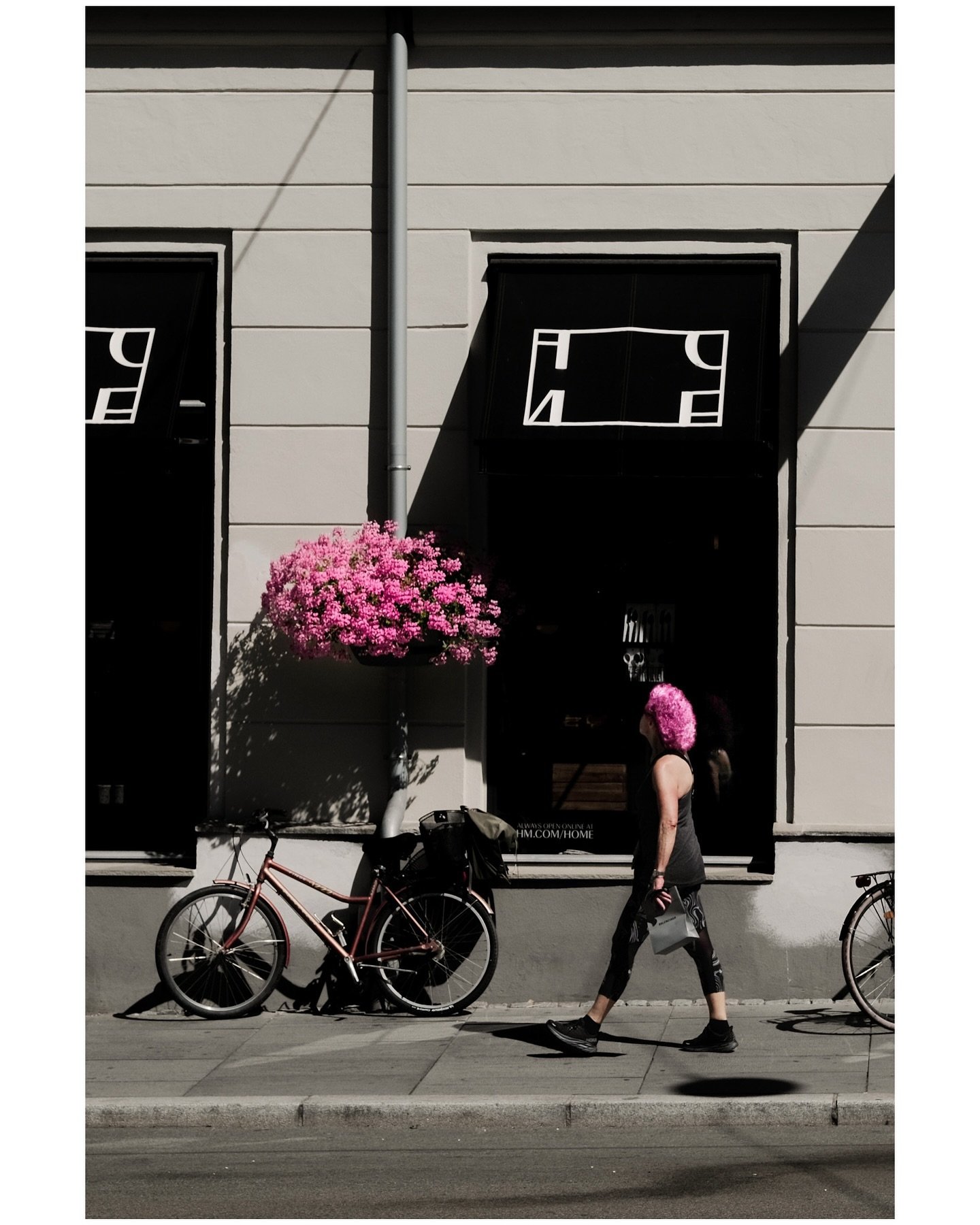 Bogstadveien, Oslo. 
July 2022. 
. 
. 
. 
. 
#oslo #oslobilder #oslo_spc #streetsofoslo #visitoslo #shinyhappystreet #streetianity #streetizm #streets_unseen #streetleaks #street_macadam #fujifilmstreet #lensculture  #zonestreet #timeless_streets #fr