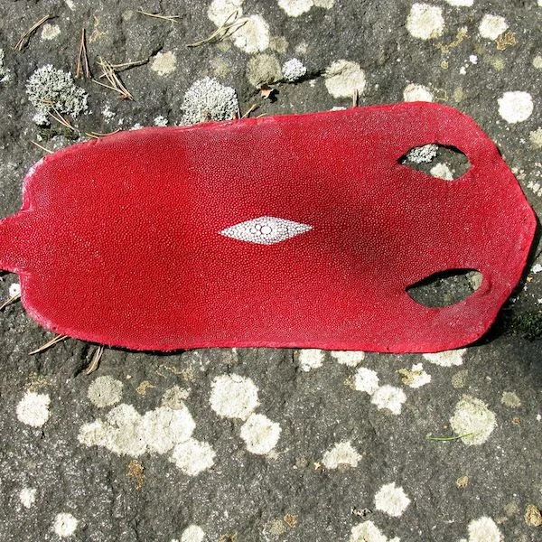 Stingrocka-skinn-slottskogen-3-red.jpg