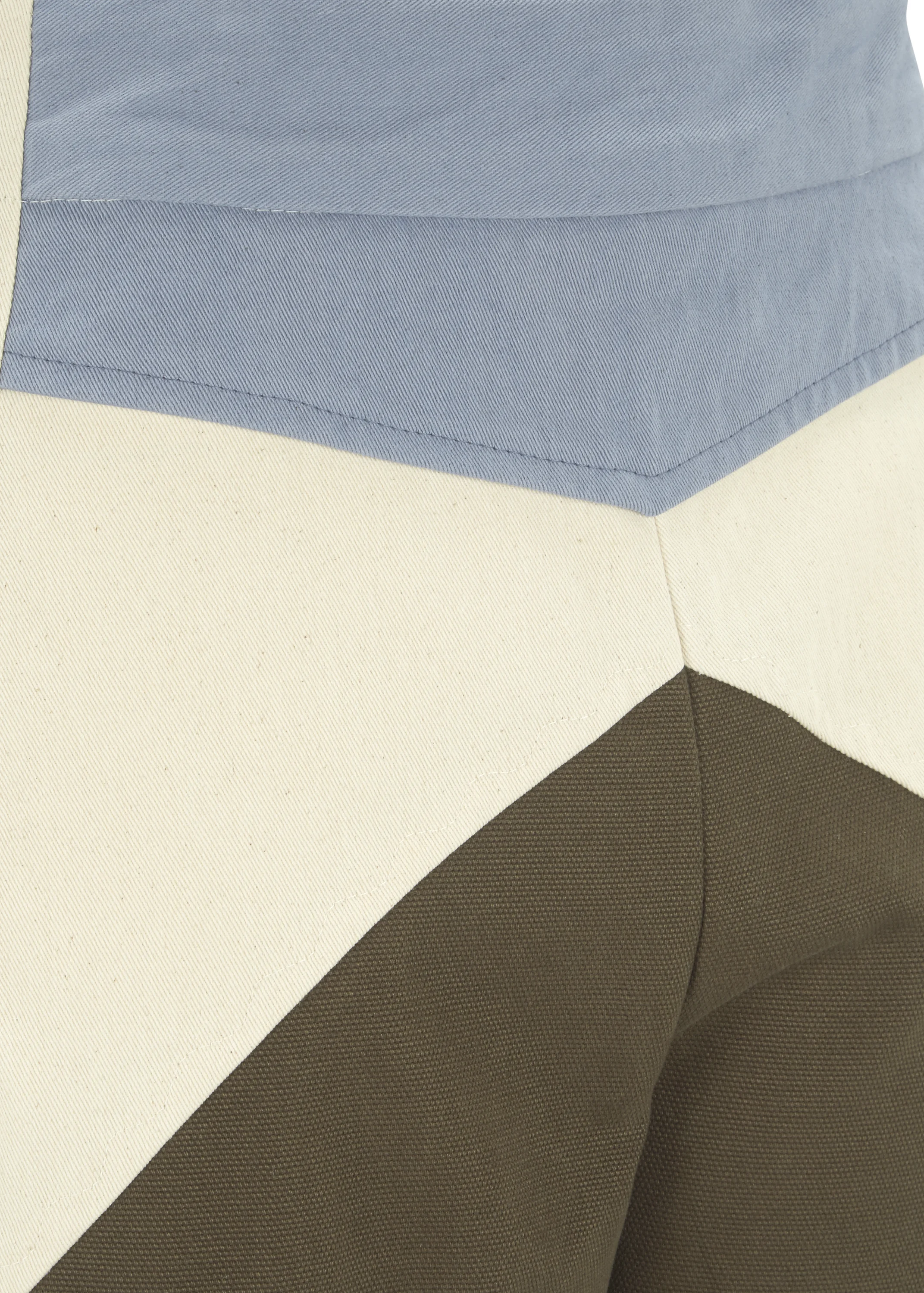 Engineered_High_Waisted_Pants_03.jpg