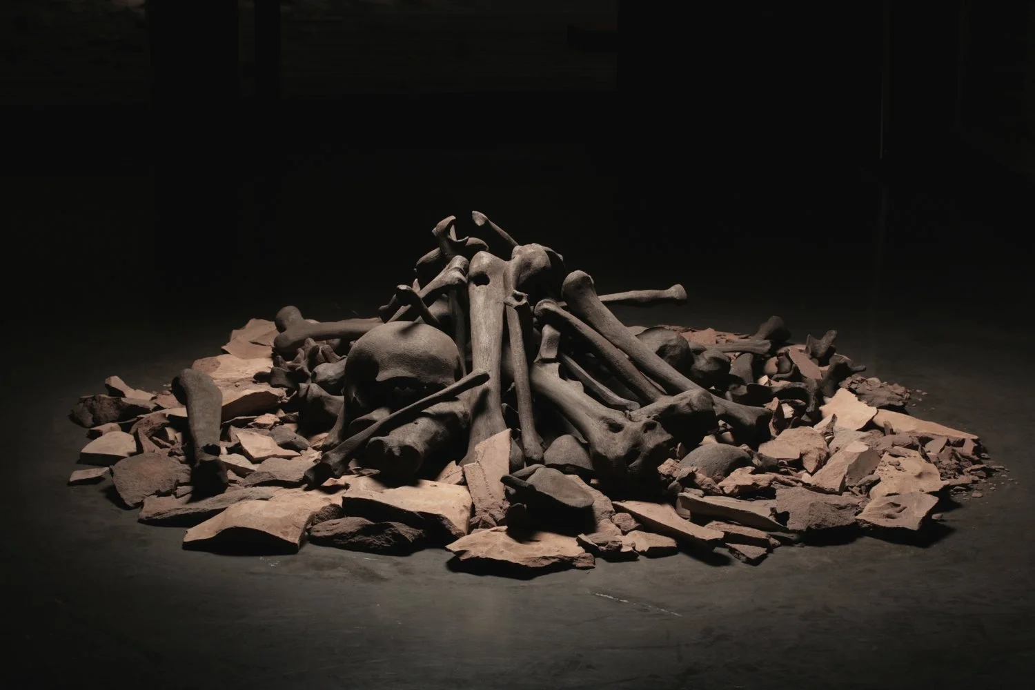 7.Le+foyer,+2011,+sculpture,+ce_r+amique+(grès),+1m30+diamère-1.jpg
