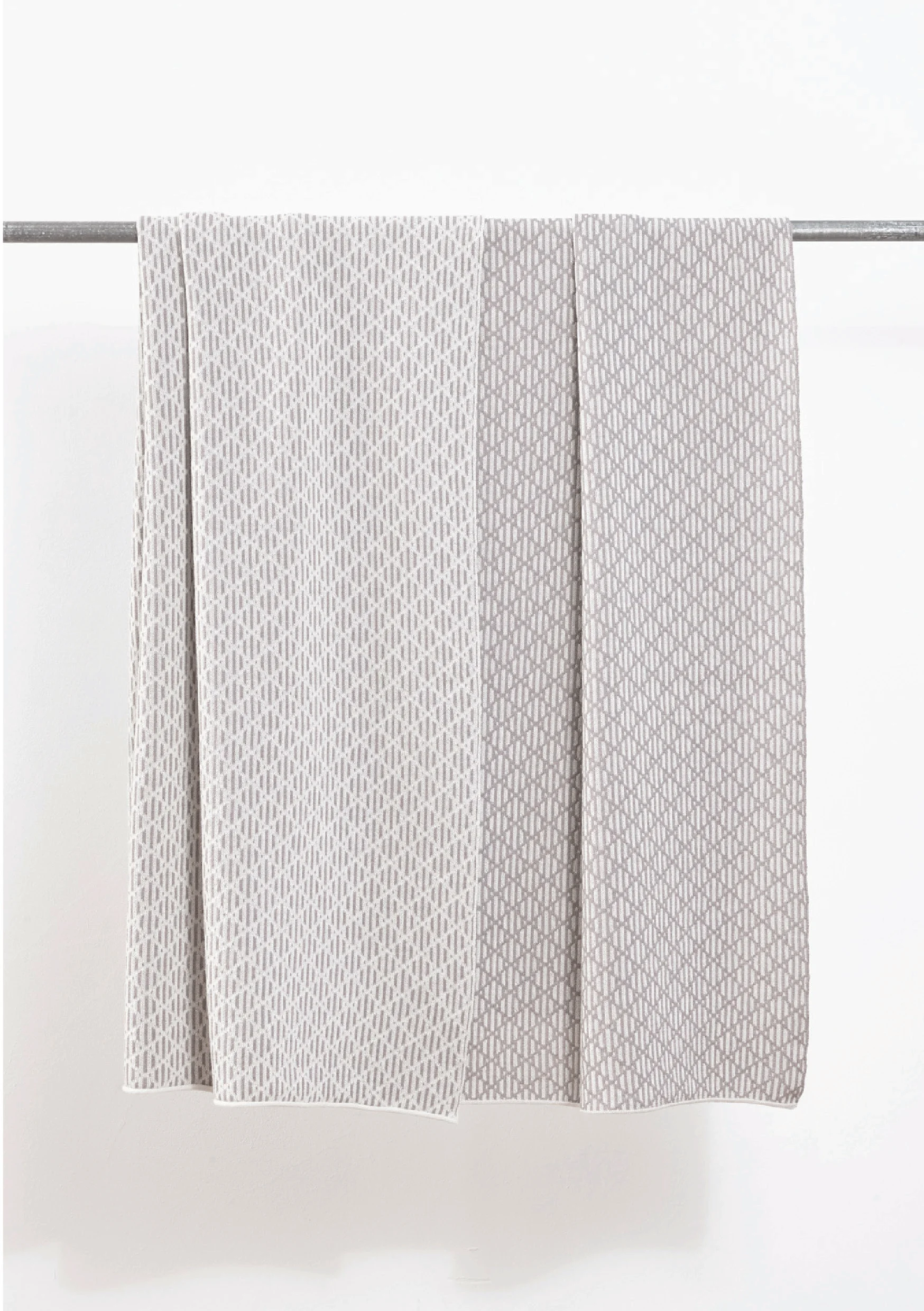 rudolf_throw_laxenburg_grey_mark_glassner.jpg