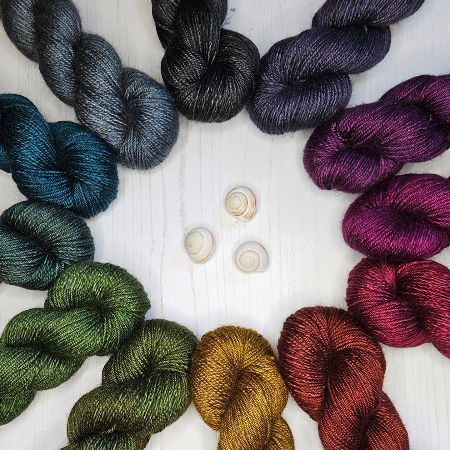 This is my Raasay base, my most luxurious yarn - 50% yak &amp; 50% silk (4ply) in 50g skeins. And non-superwash (as all my bases are)!

One of my favourites. It is wonderfully soft, hypoallergenic and lanolin-free 😍 (for those who can't wear wool on