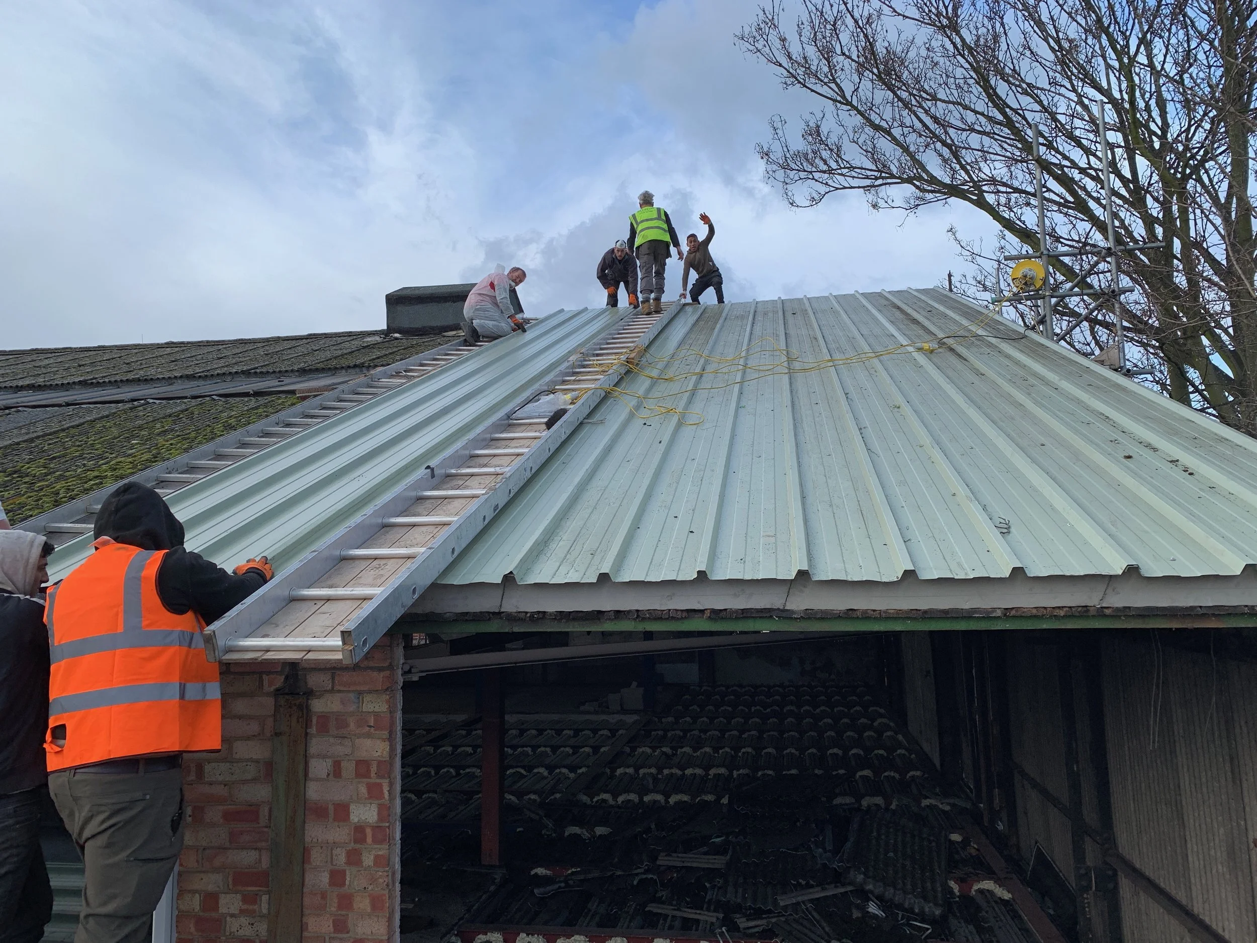 10m panels begin to be placed on roof.  MJ Tipping Industrial roofers are A1