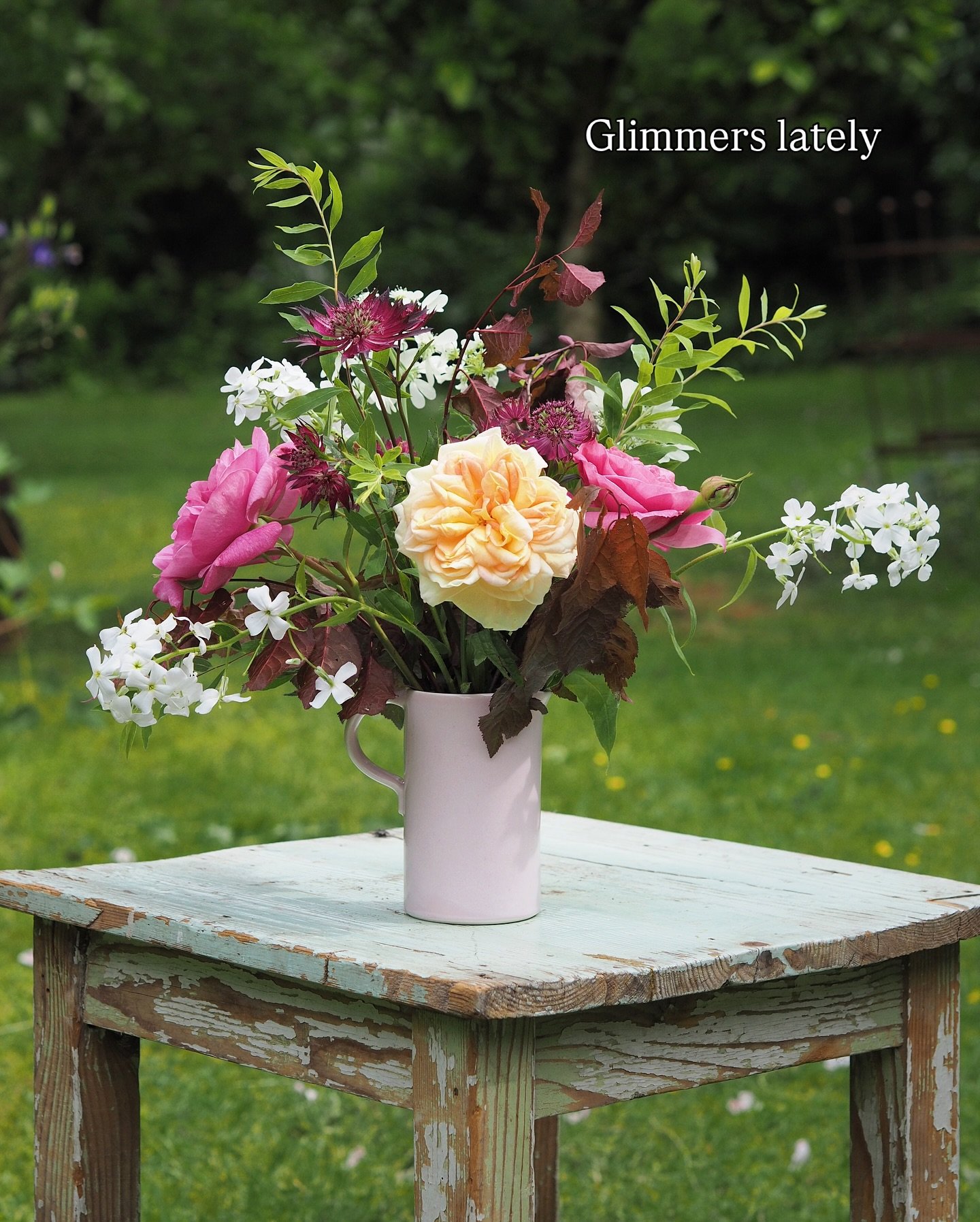 Glimmers lately - little sparks of joy punctuated last week.

It&rsquo;s mostly about floral inspired pottery of course!

💐I was excited to make my first hand-tie of the season, displayed in one of my handthrown jugs. It&rsquo;s a mixture of roses; 