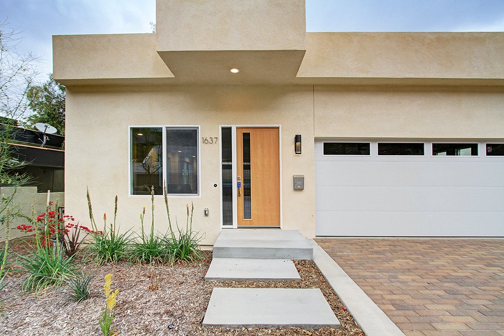 Bridgeport Dr 1637 002-sm.jpg