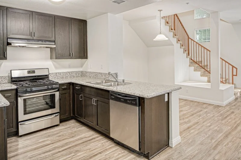 275 W Center St-010.jpg