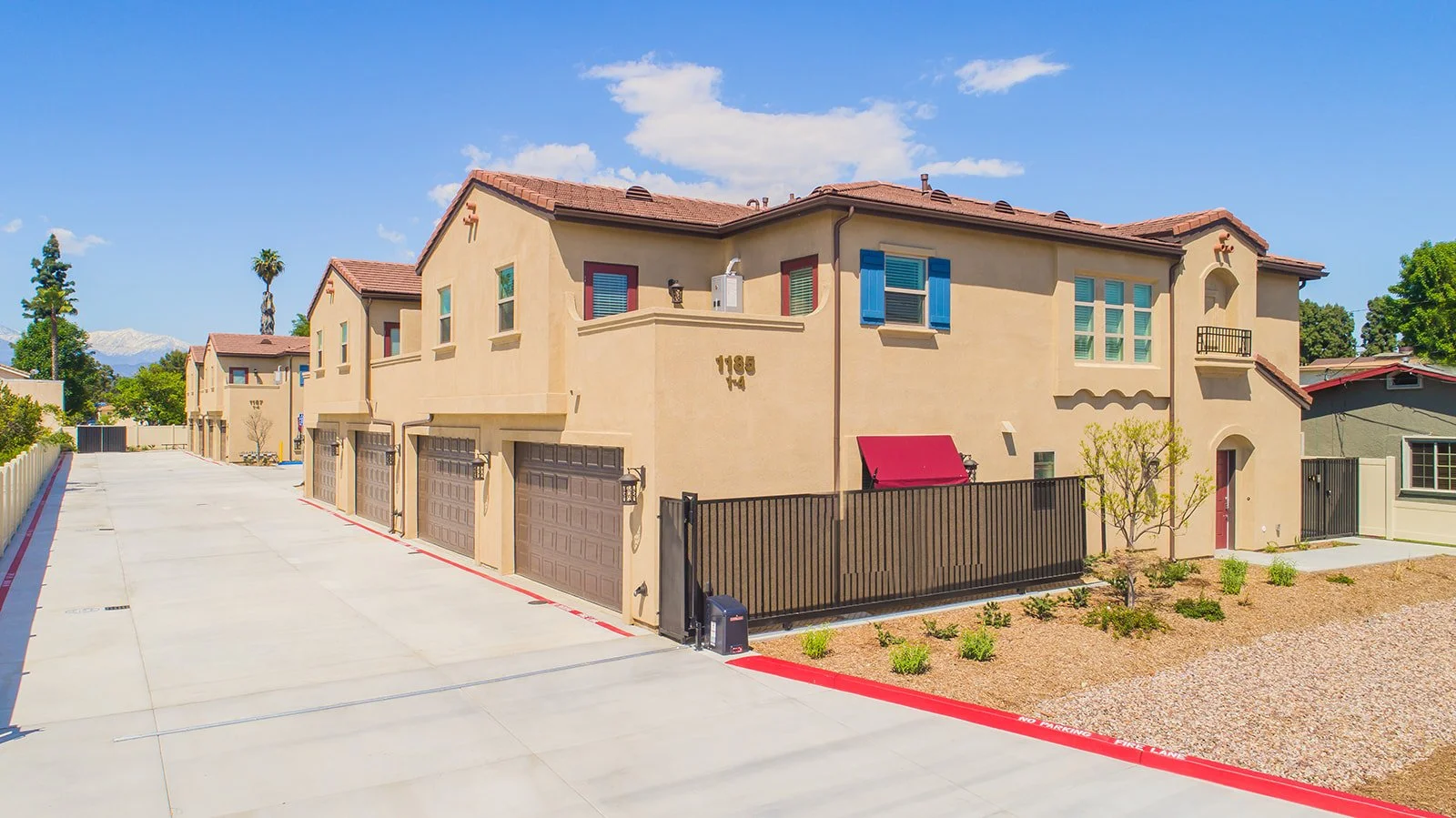 1169 W Grand Ave (3).jpg