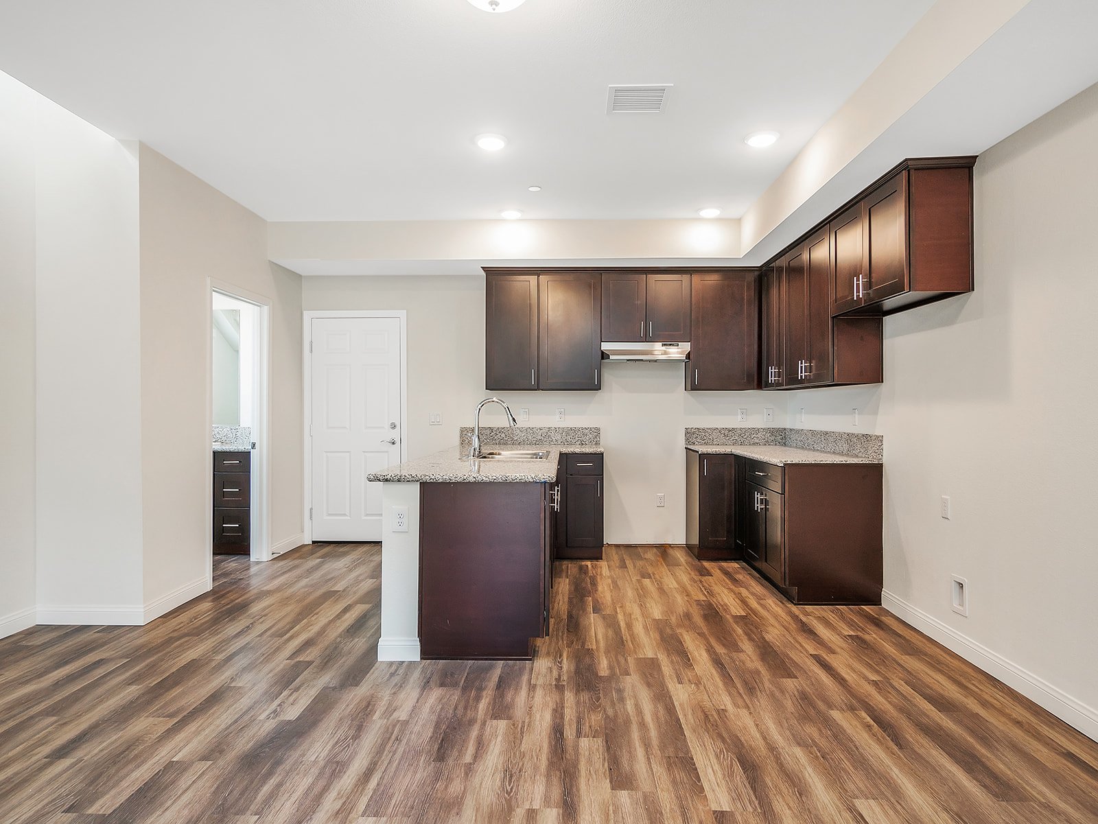 1169 W Grand Ave (10).jpg