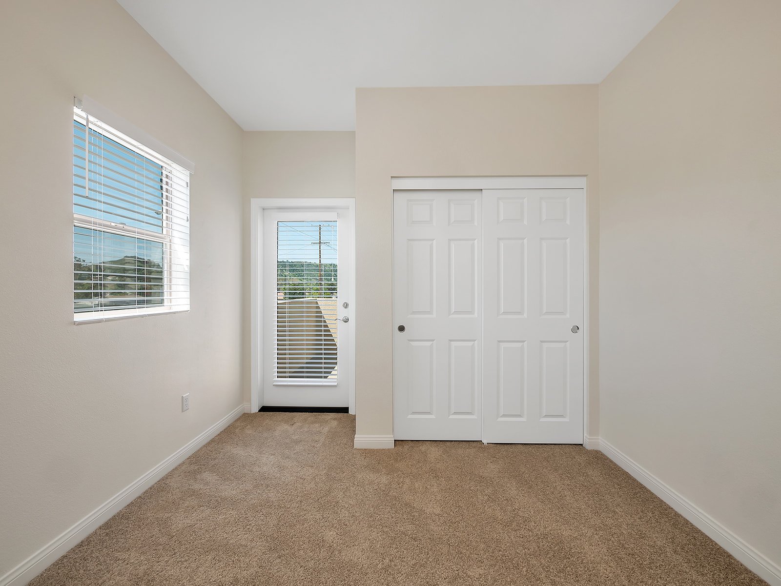 1169 W Grand Ave (27).jpg