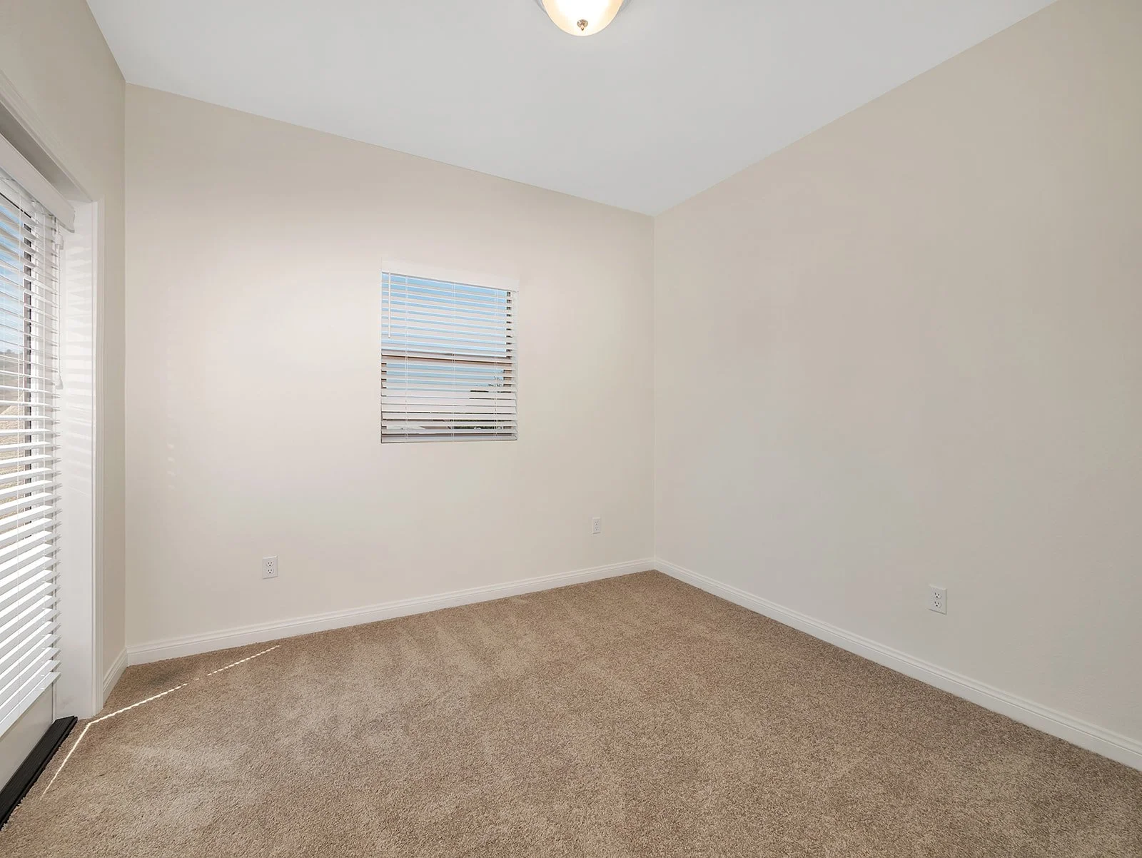 1169 W Grand Ave (32).jpg