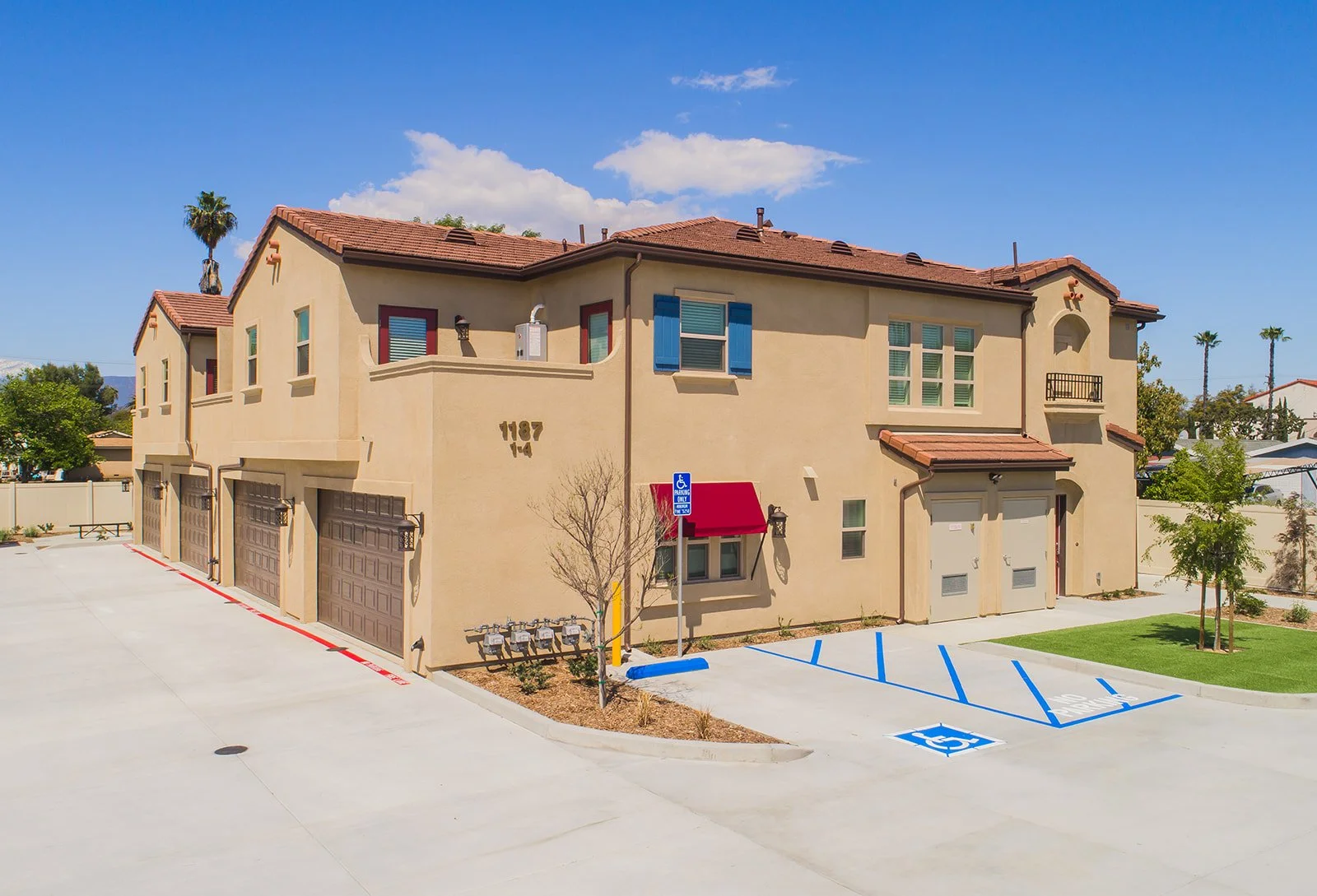 1169 W Grand Ave (40).jpg