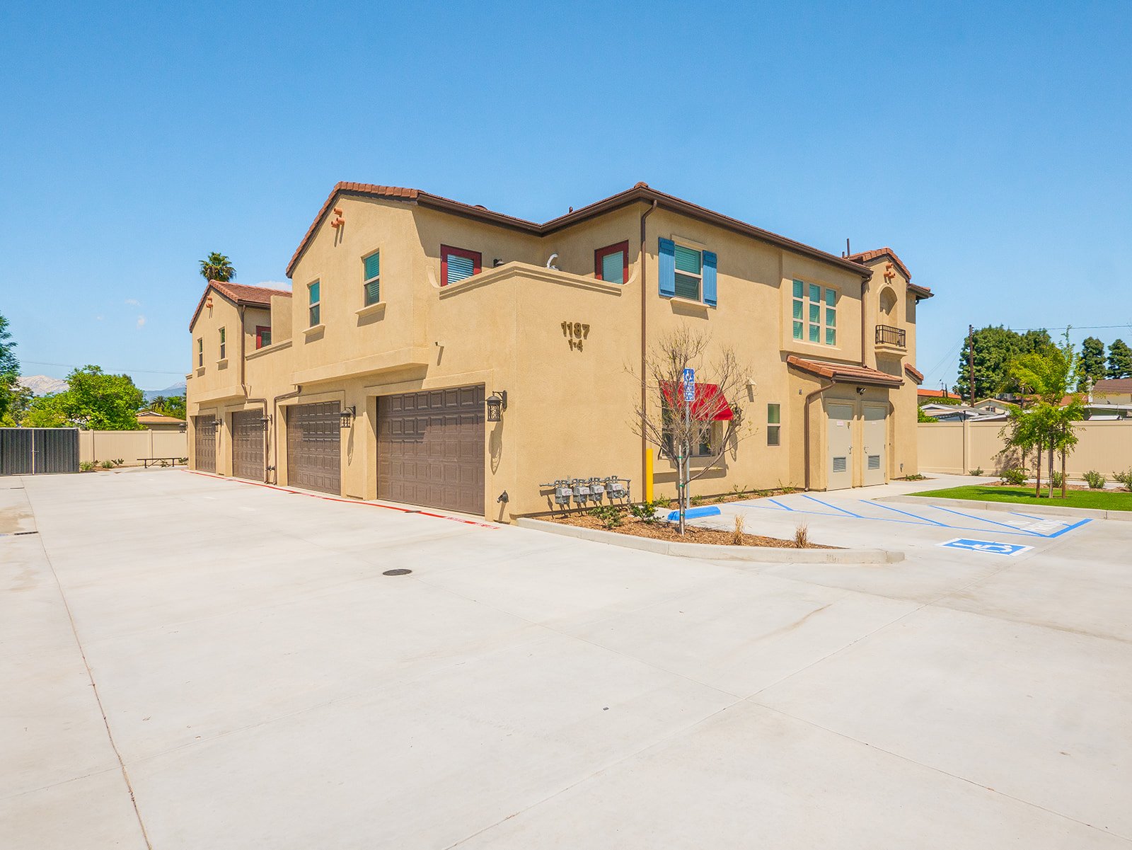 1169 W Grand Ave (51).jpg