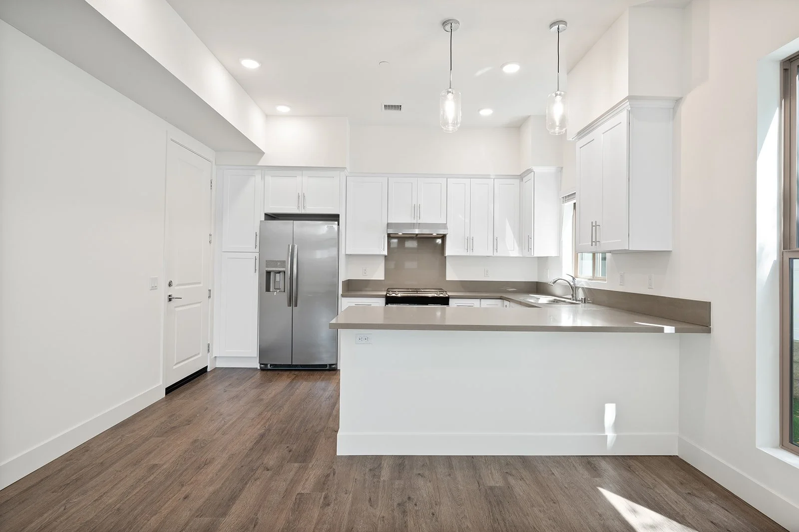 30 Suffolk Ave-10.jpg