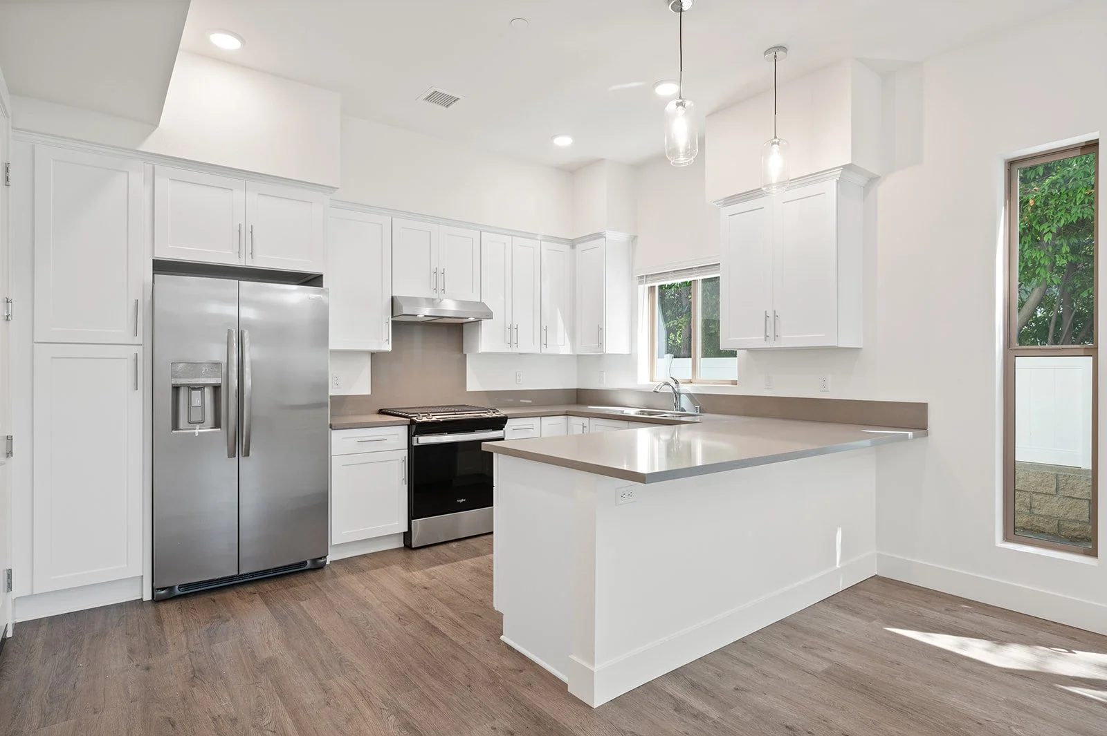 30 Suffolk Ave-11.jpg