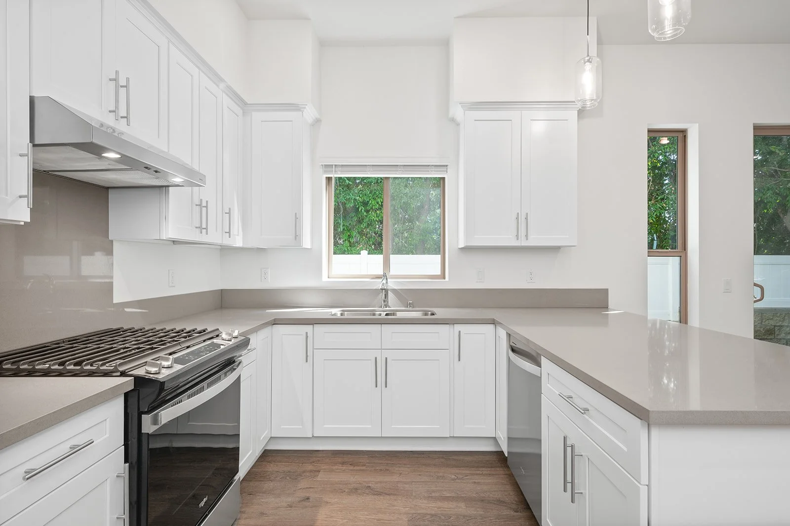 30 Suffolk Ave-12.jpg