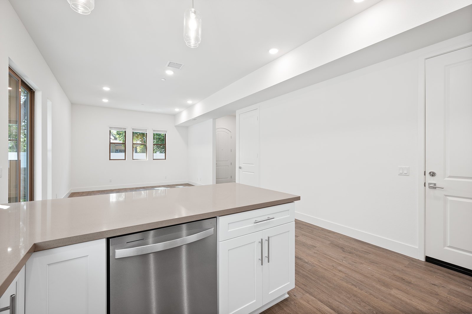 30 Suffolk Ave-13.jpg