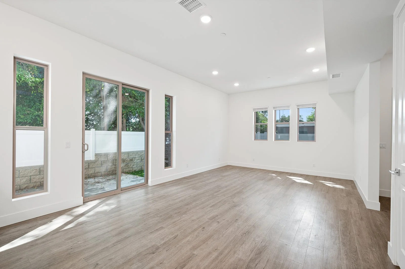 30 Suffolk Ave-14.jpg