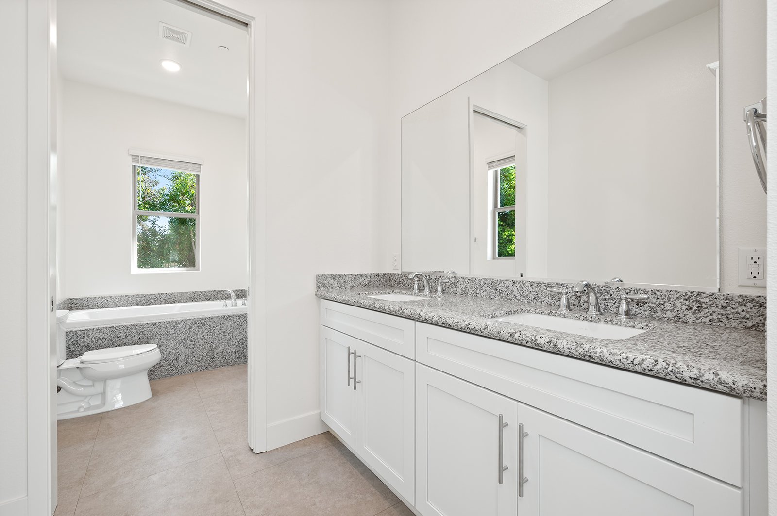 30 Suffolk Ave-24.jpg