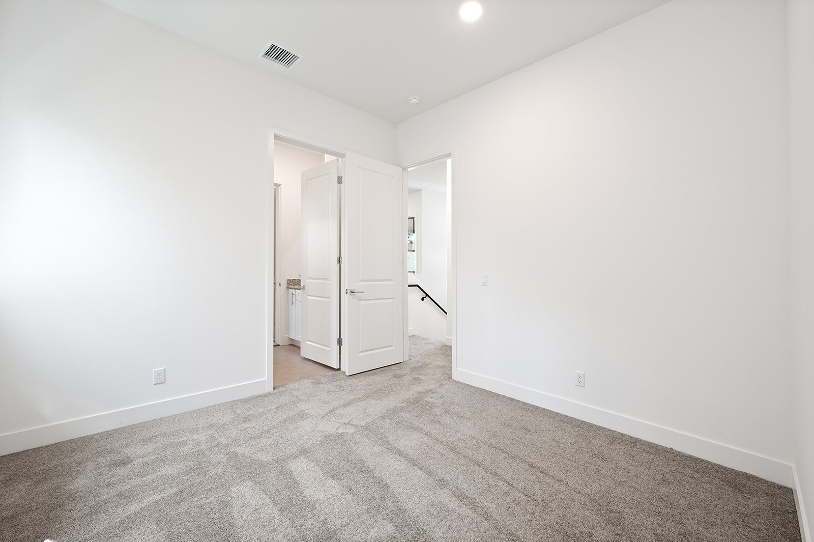 30 Suffolk Ave-29.jpg