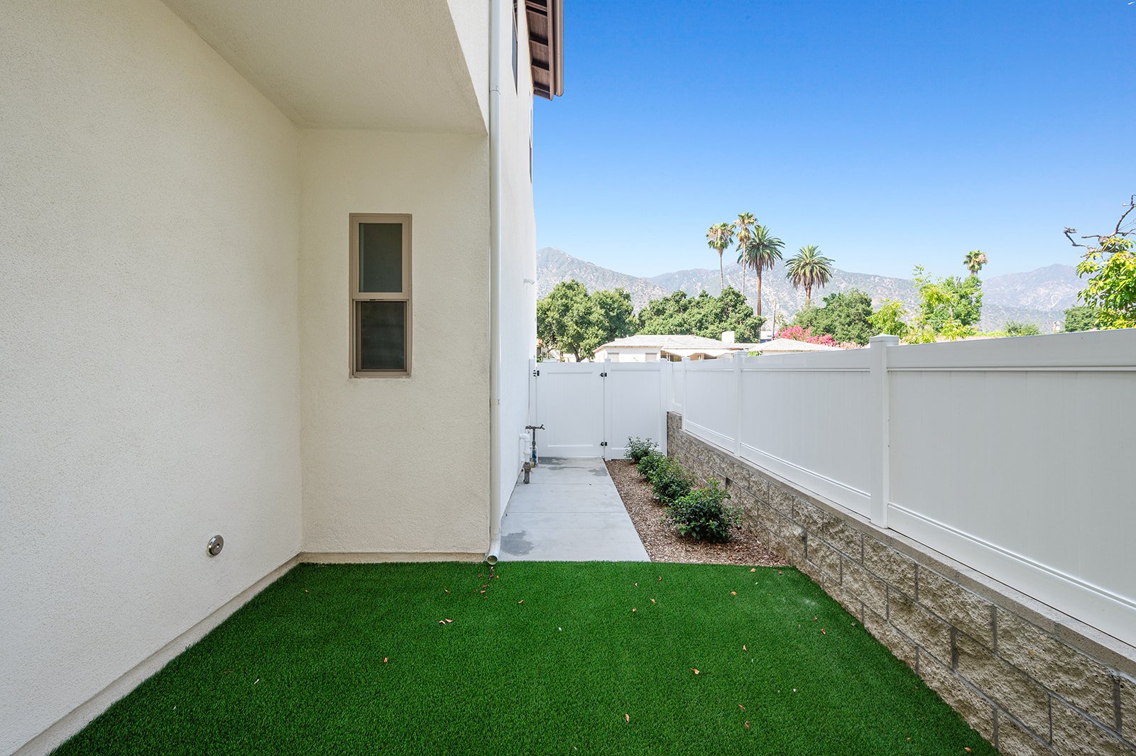 30 Suffolk Ave-42.jpg