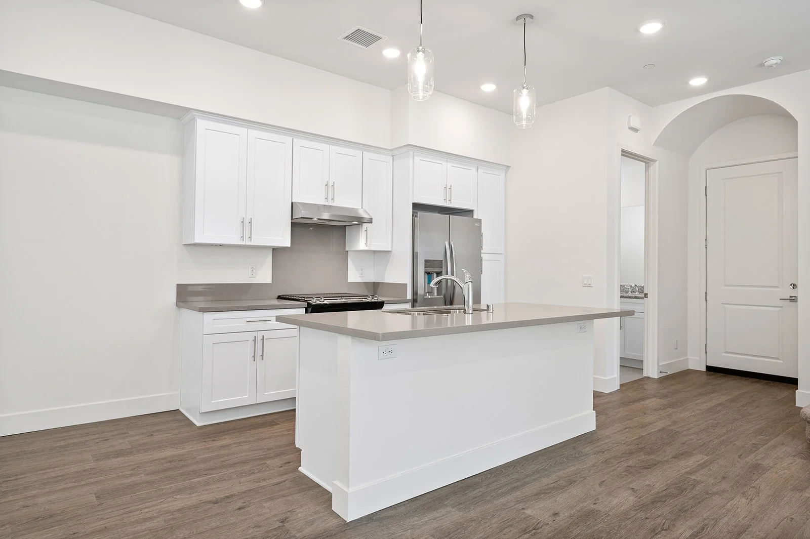 30 Suffolk Ave-51.jpg