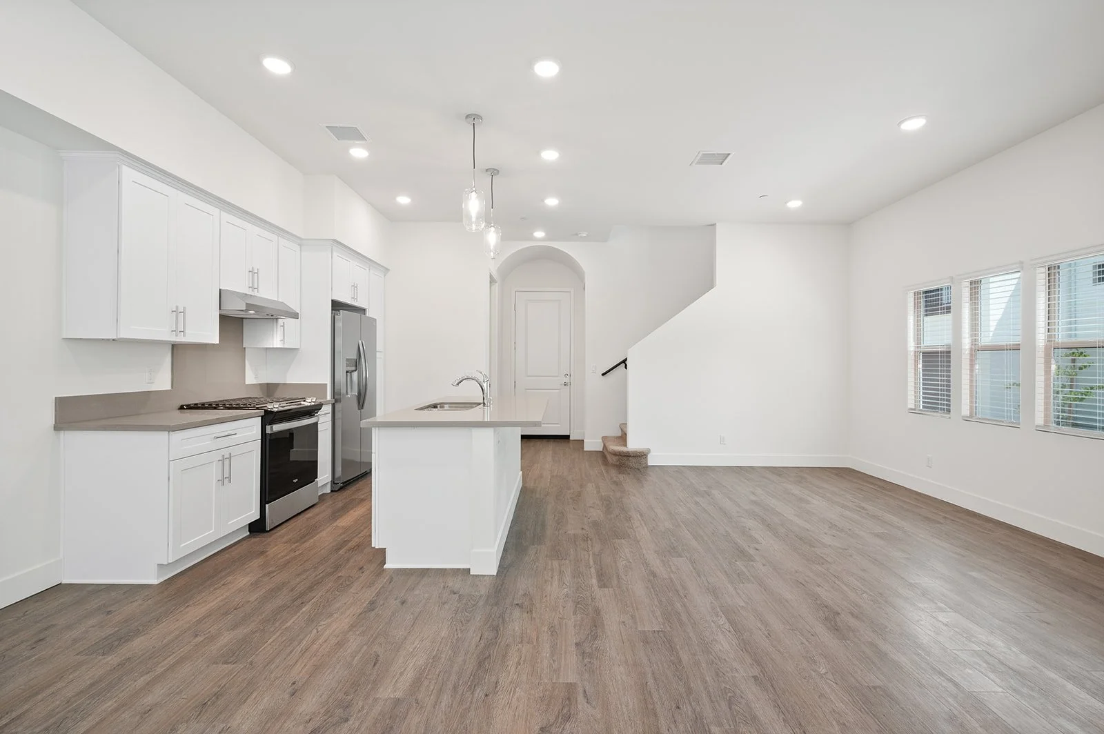 30 Suffolk Ave-57.jpg