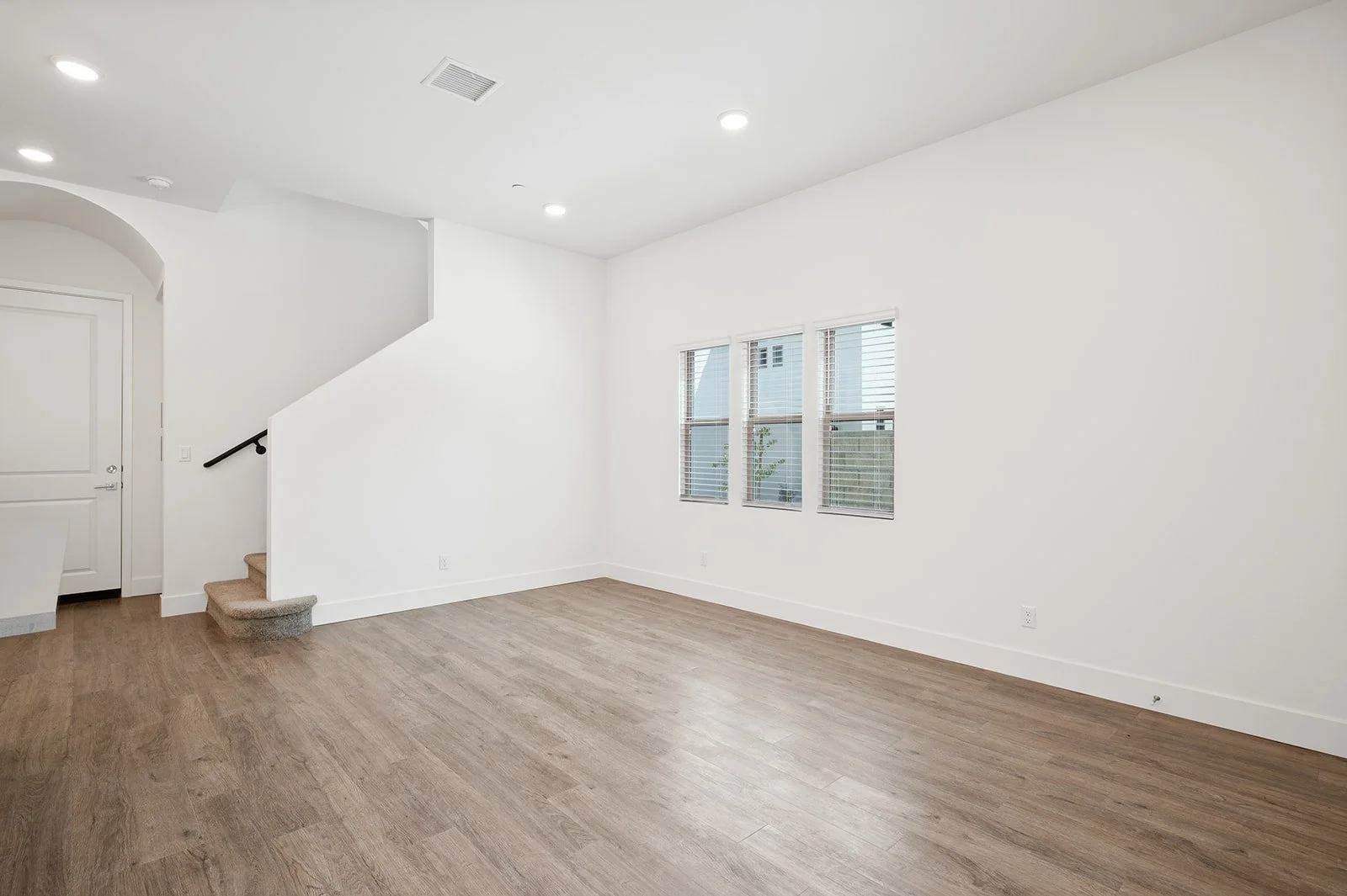 30 Suffolk Ave-58.jpg