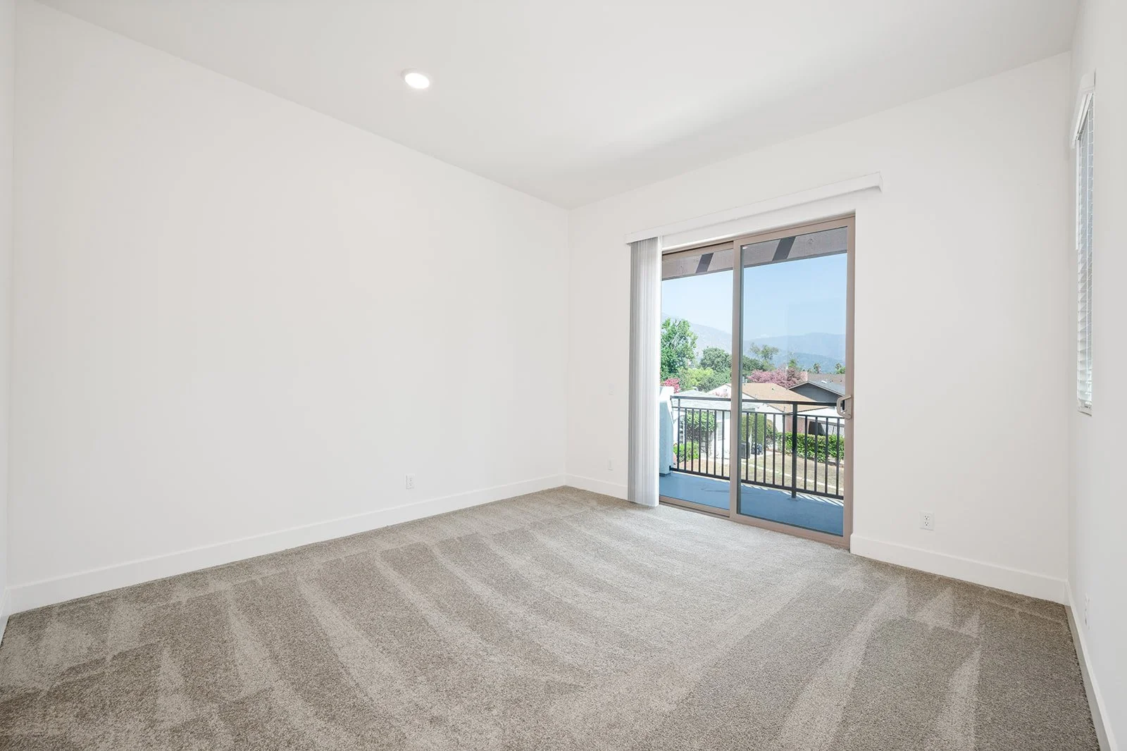 30 Suffolk Ave-62.jpg