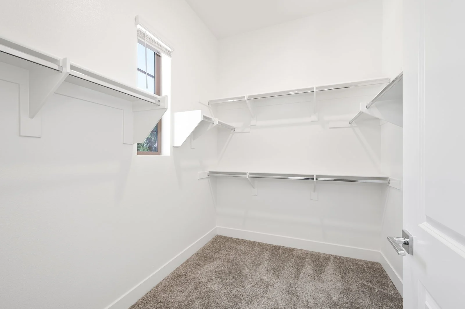 30 Suffolk Ave-66.jpg