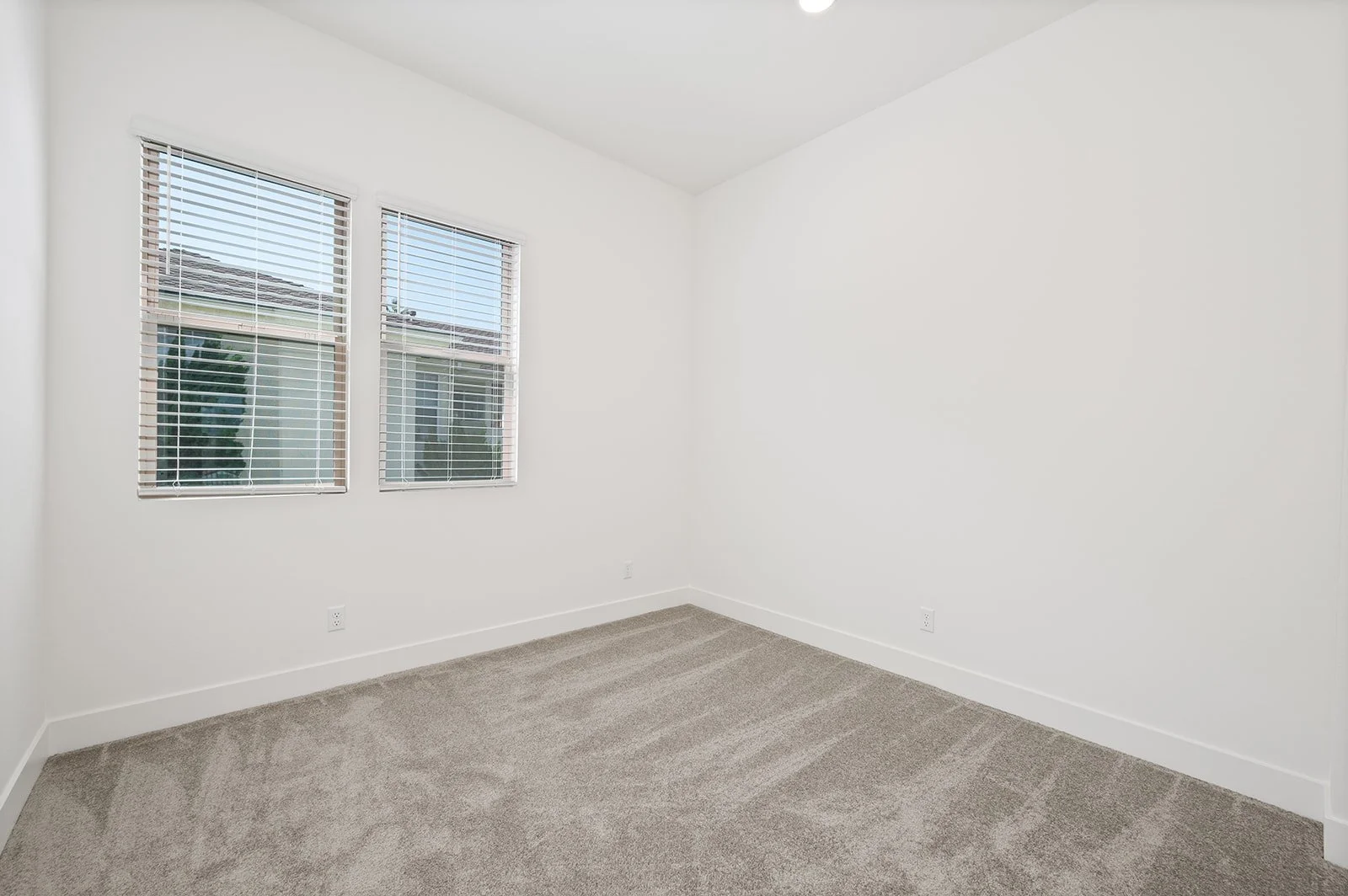 30 Suffolk Ave-68.jpg