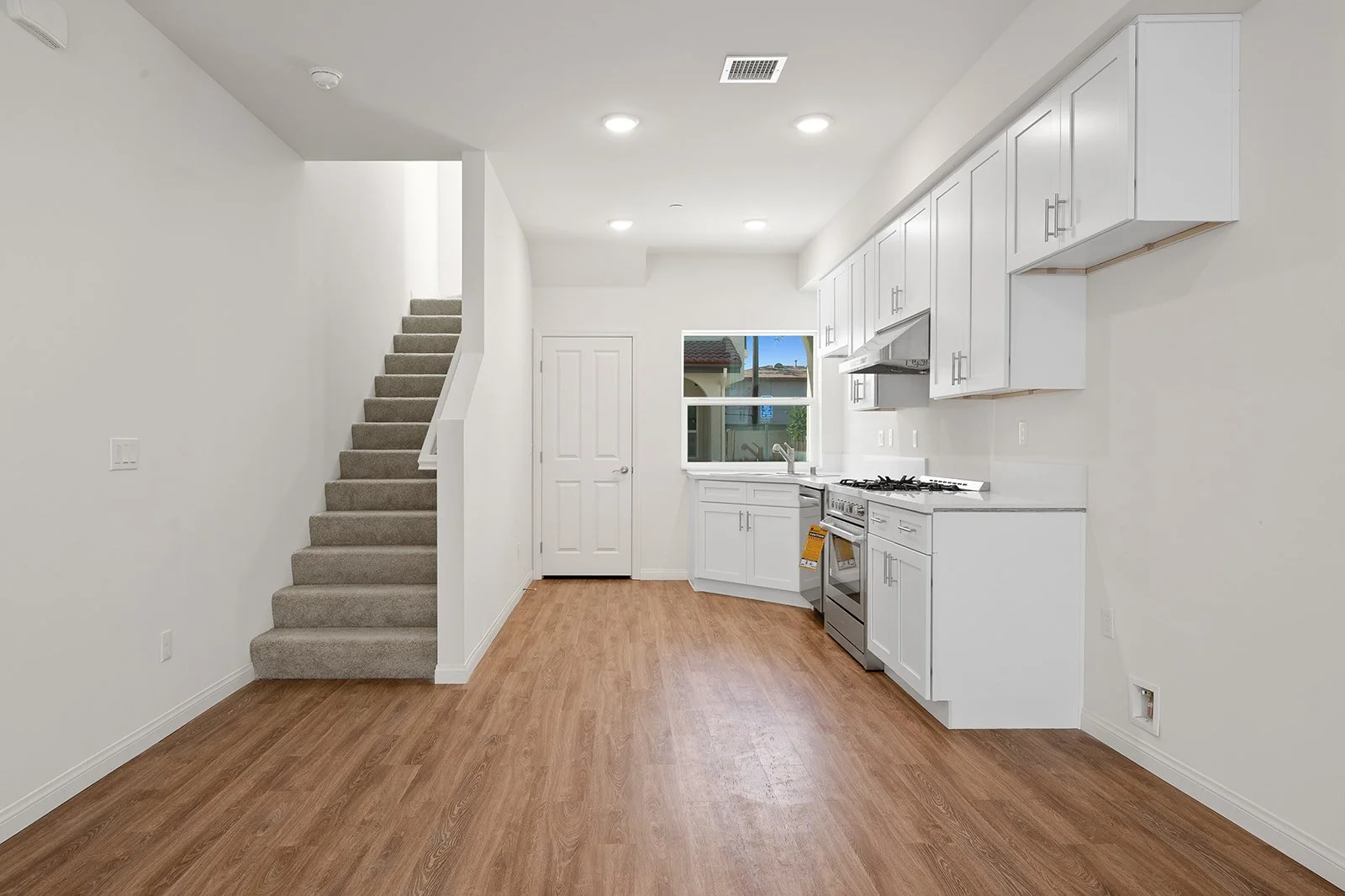 961 E Phillips Blvd-16.jpg