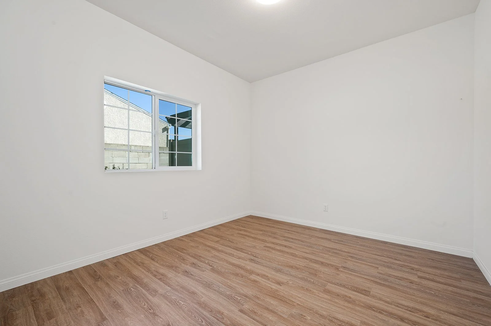 961 E Phillips Blvd-21.jpg