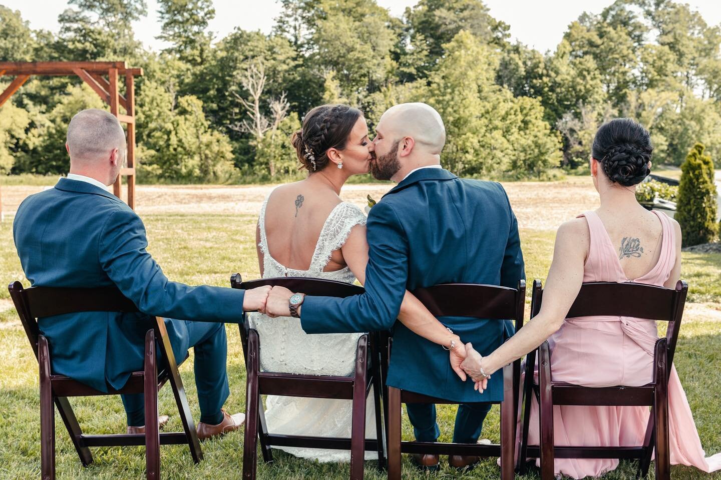 The most requested photo I&rsquo;ve had for my 2021 weddings is this pose right here! 
One of the things that makes your wedding day so special is the people you share it with. Your closest family members and your best friendships. It&rsquo;s importa