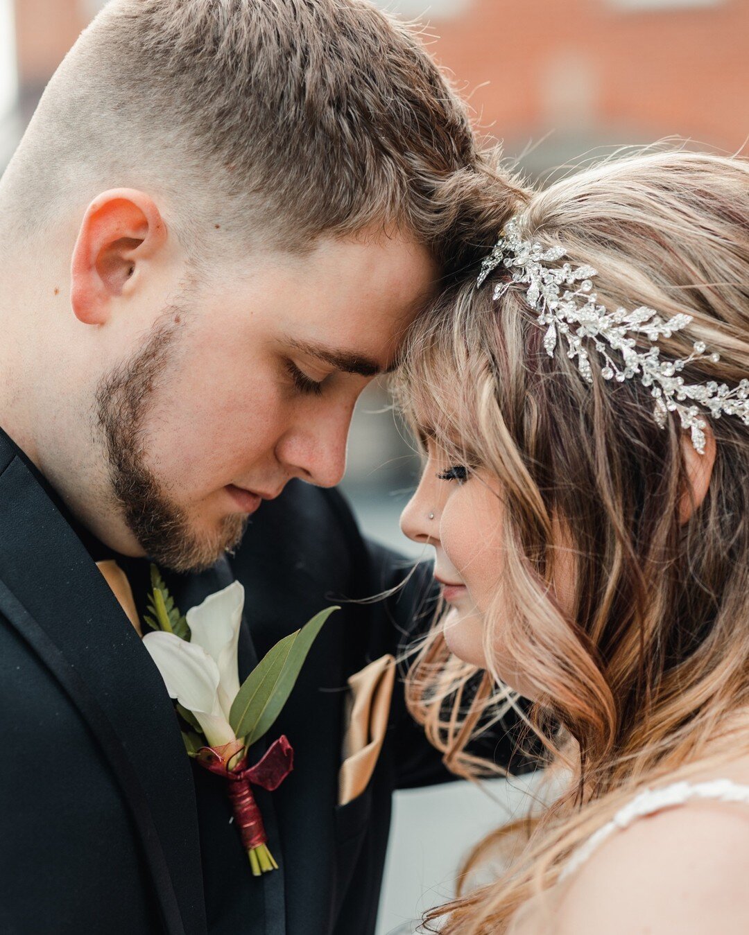 Serenity.
This time of year can get so crazy! It's important to take a moment and just breathe!
#Wedding #ohiowedding #419wedding #tiffinwedding #weddingdayinspo #weddinggold #weddinghair #tiffinohio #ohioweddingphotographer #419photographer #serenit