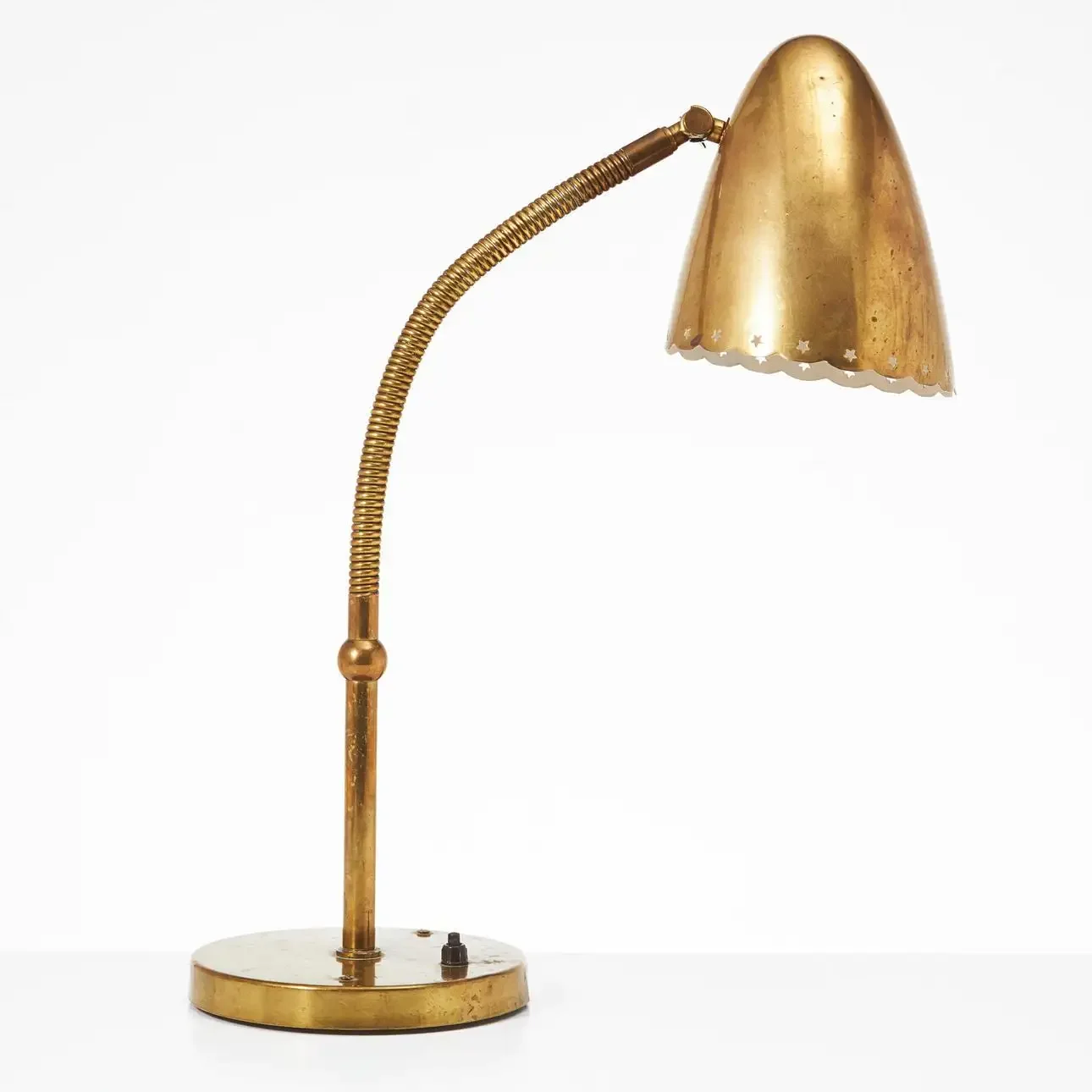 Swedish-Grace-Brass-Table-Lamp-close.webp