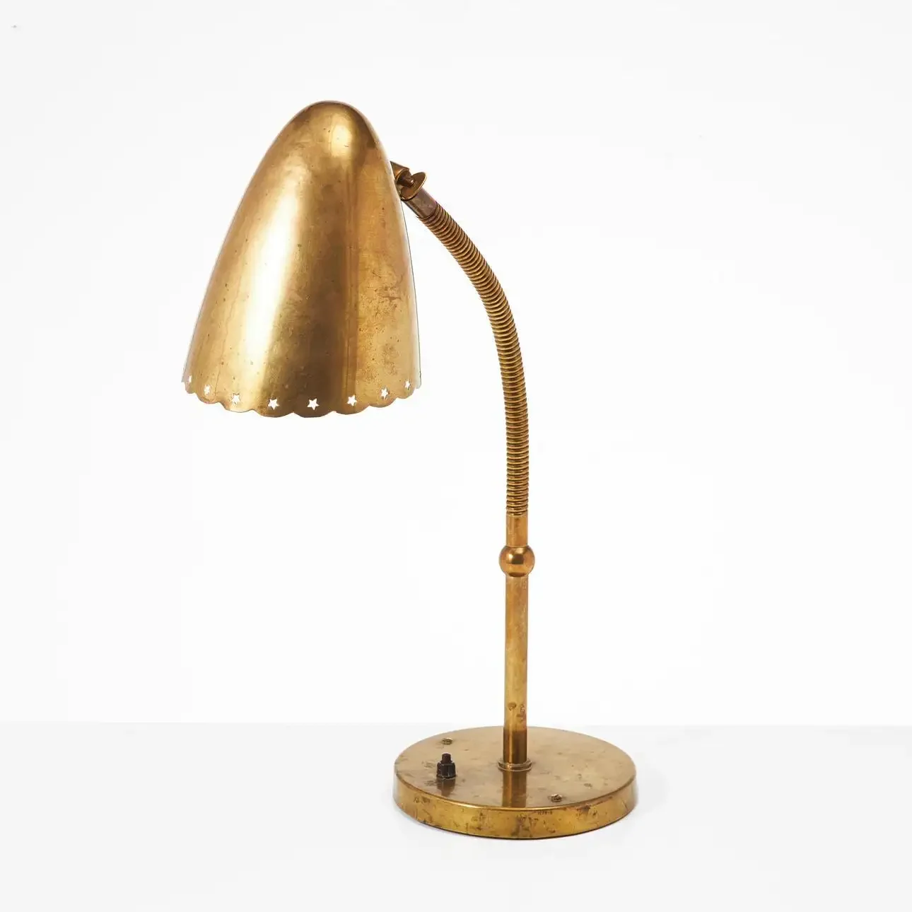 Swedish-Grace-Brass-Table-Lamp-Angle.webp